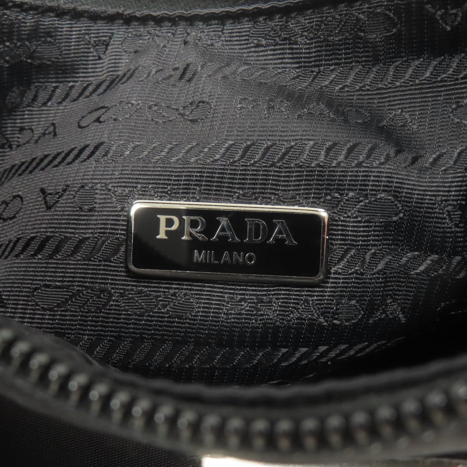 PRADA 【激減優惠】尼龍Handbag銀扣手挽袋黑色