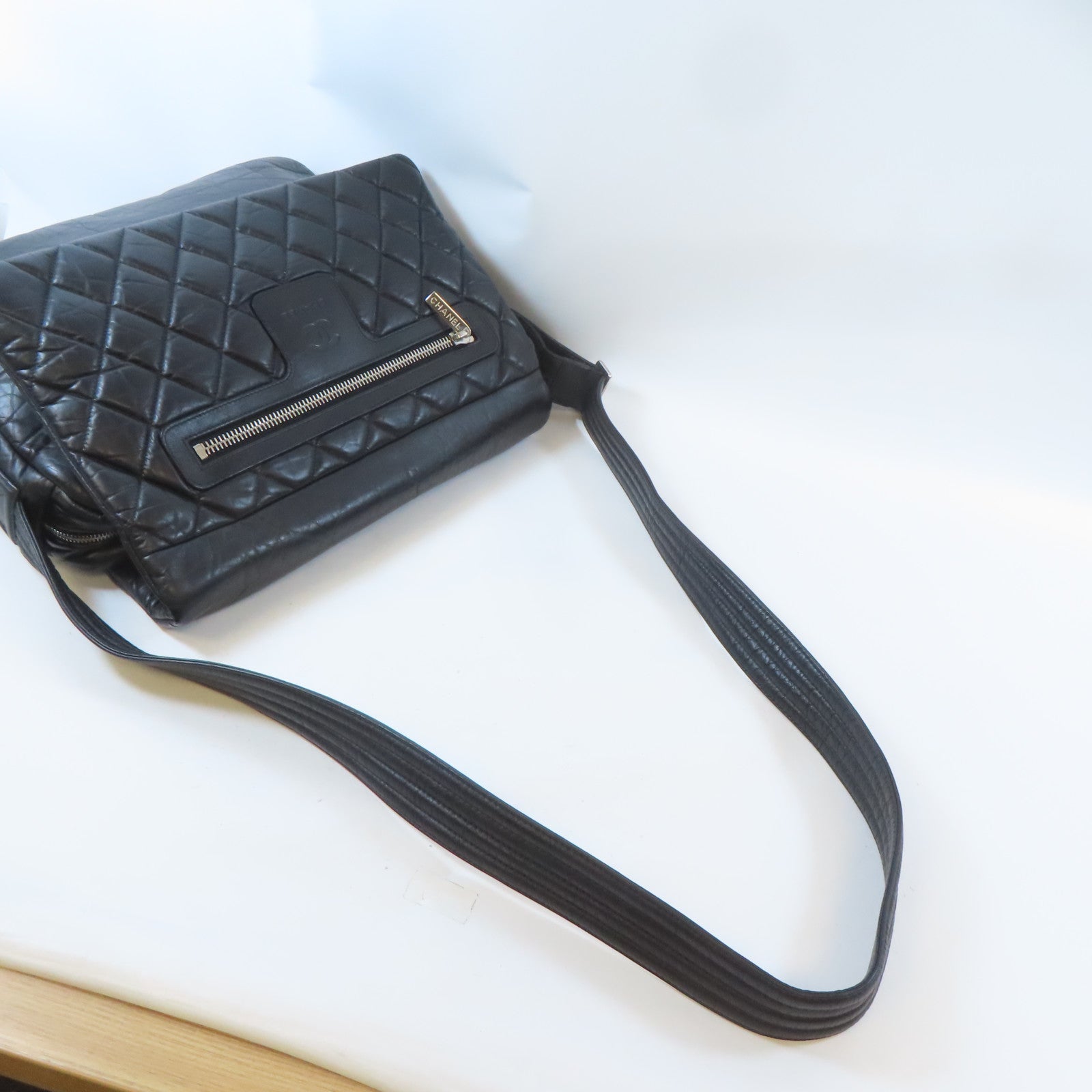 CHANEL 菱格尼龍Coco Cocoon Messenger Bag銀扣肩背袋黑色