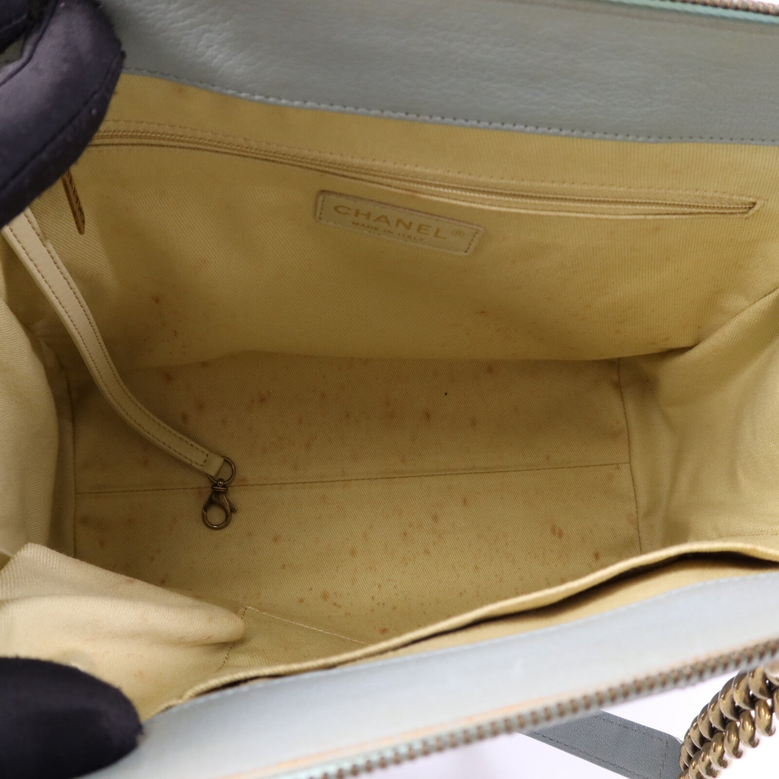 CHANEL 皮革Rita Dome Bag金扣鏈帶肩背袋