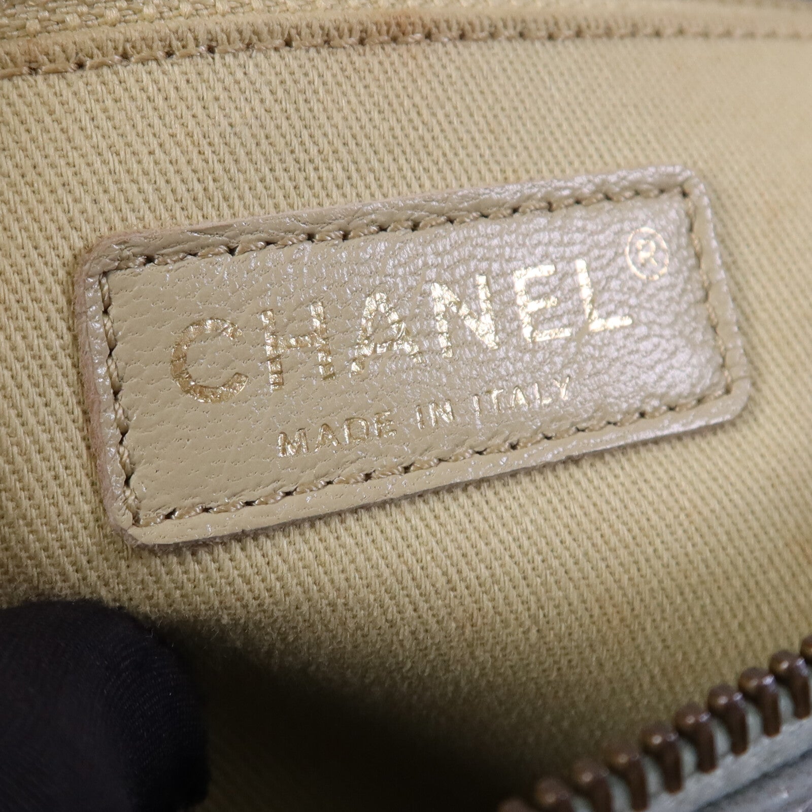 CHANEL 皮革Rita Dome Bag金扣鏈帶肩背袋