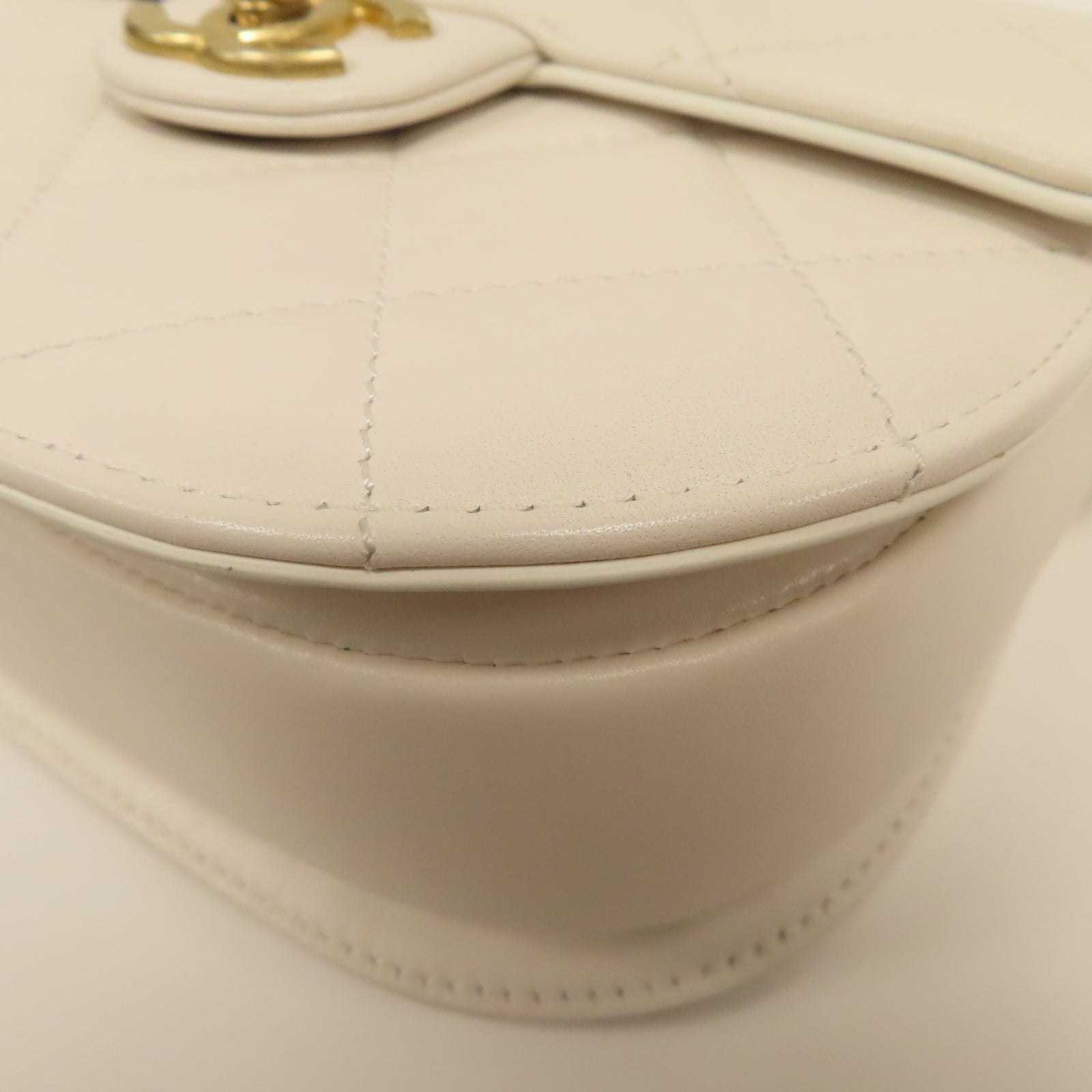 CHANEL 菱格牛皮皮革Shoulder Bag金扣鏈帶肩背袋白色
