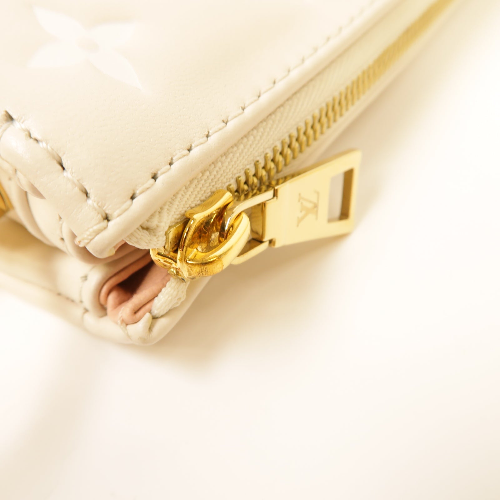 LOUIS VUITTON Monogram Coussin PM金扣手挽肩背兩用袋米色粉紅色