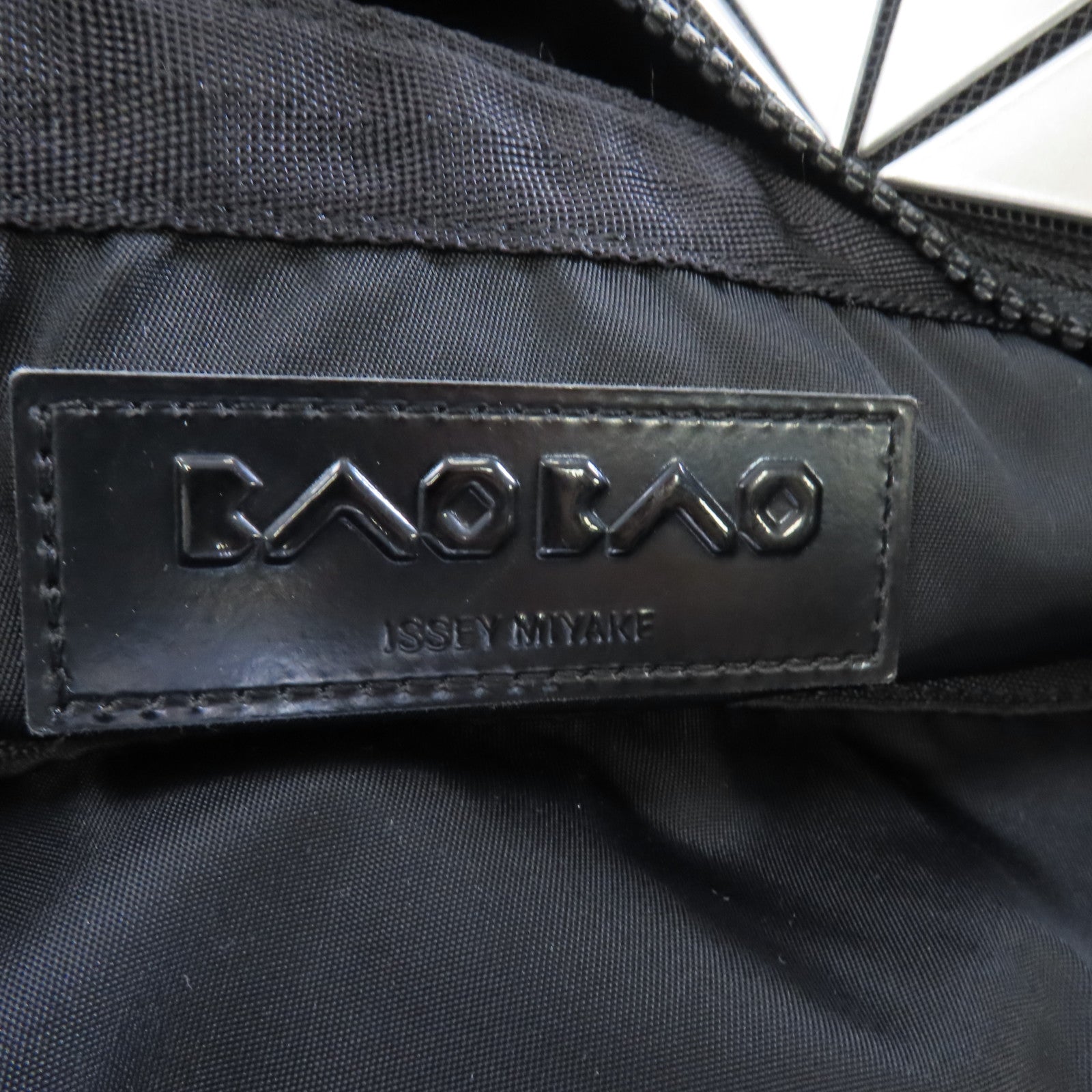 ISSEY MIYAKE PVC ISSEY MIYAKE Bao Bao銀扣手挽袋銀色