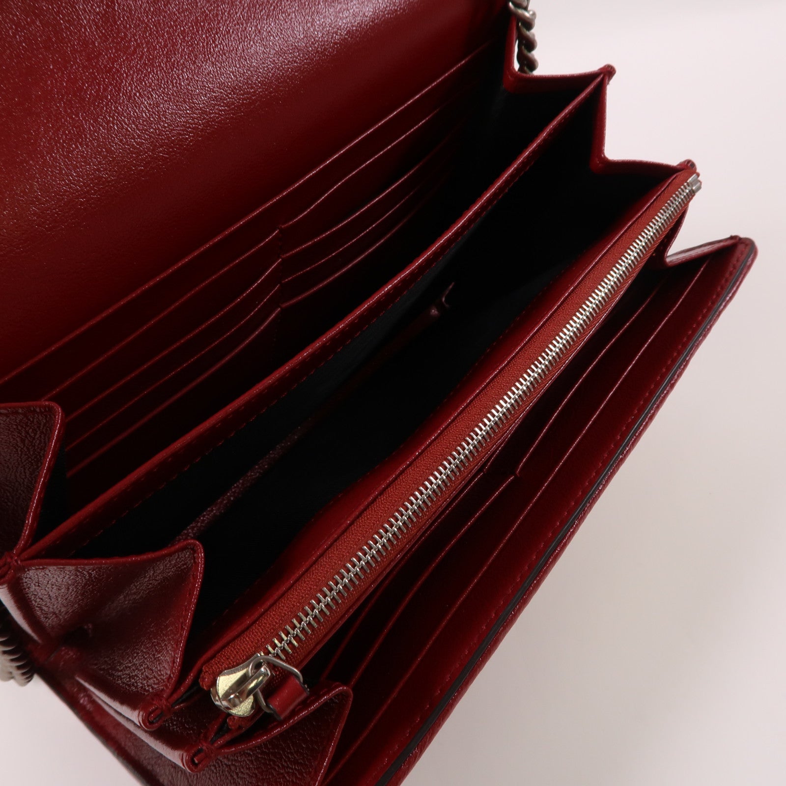 GUCCI 軟呢GG Supreme Wallet On Chain銀扣鏈帶肩背袋白色/紅色