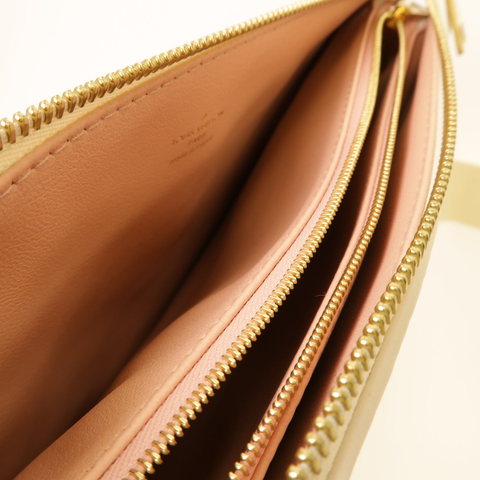 LOUIS VUITTON Monogram Coussin PM金扣手挽肩背兩用袋米色粉紅色