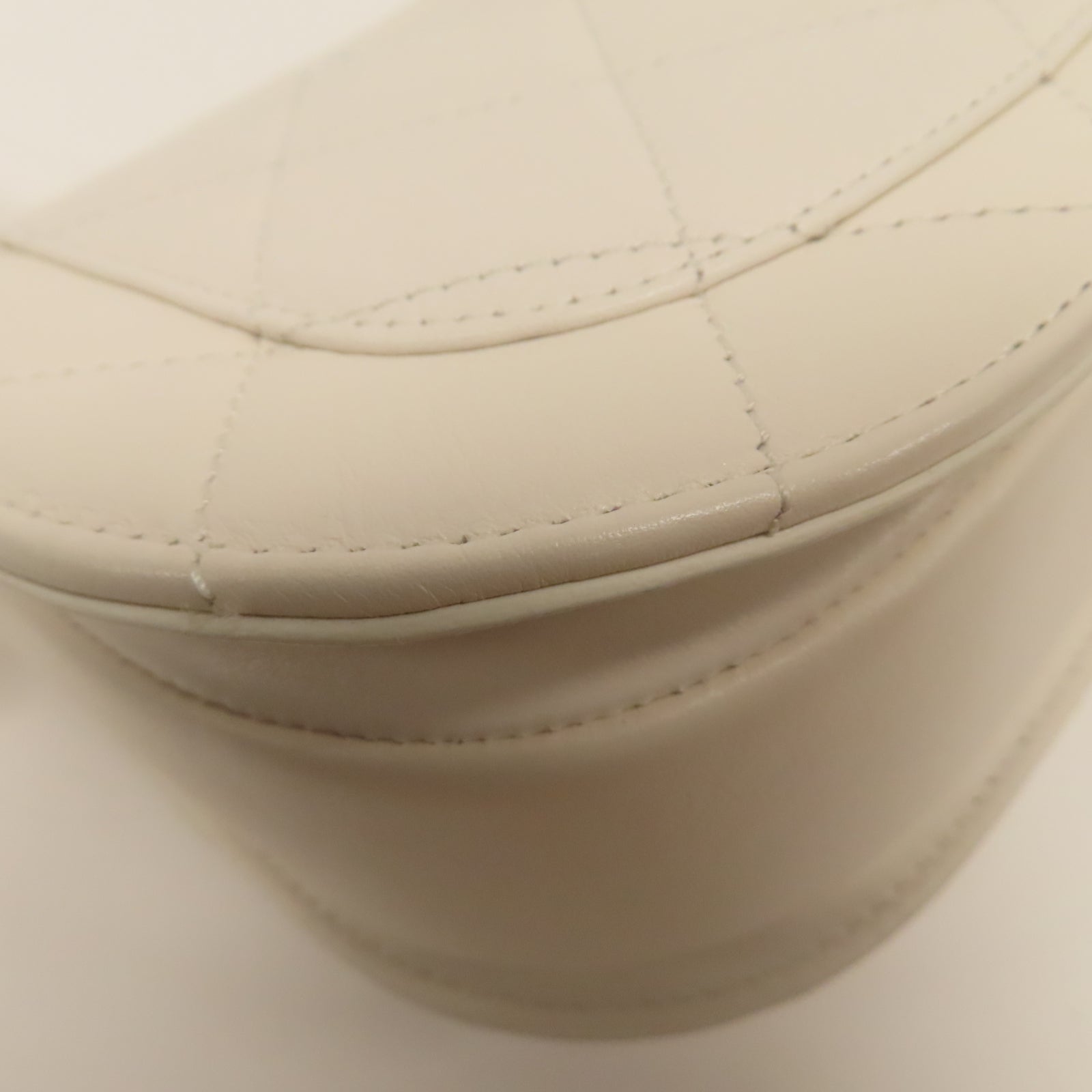 CHANEL 菱格牛皮皮革Shoulder Bag金扣鏈帶肩背袋白色