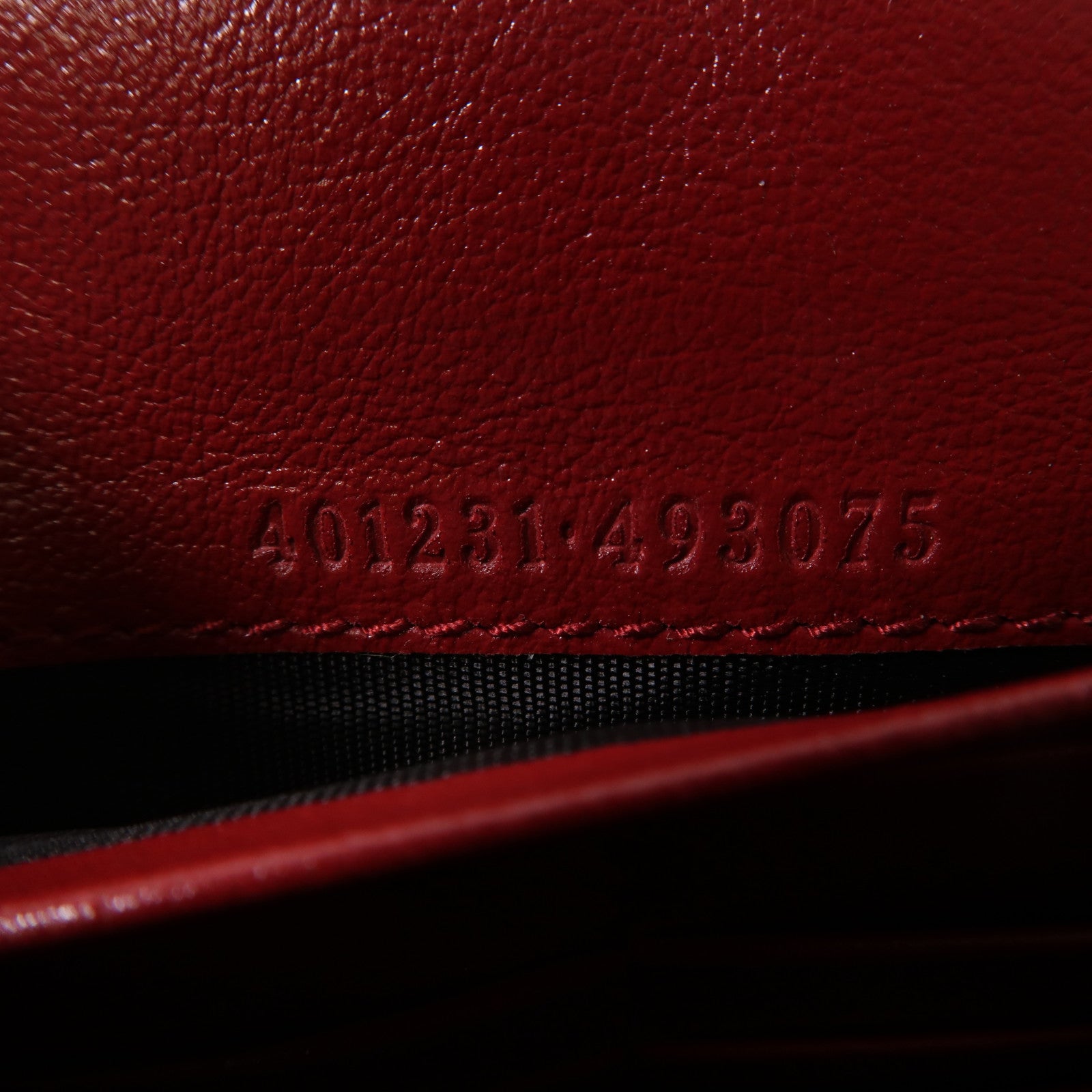 GUCCI 軟呢GG Supreme Wallet On Chain銀扣鏈帶肩背袋白色/紅色