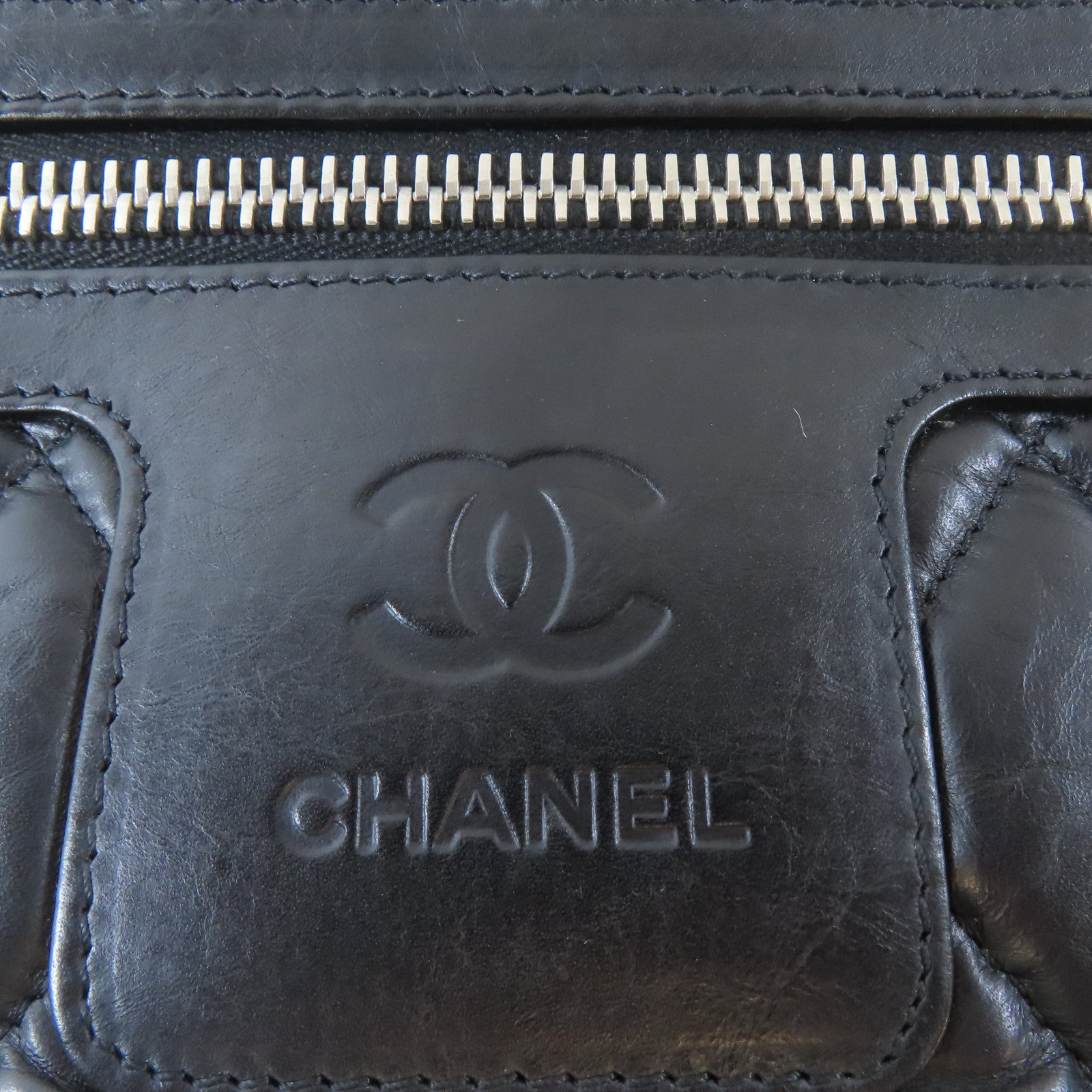 CHANEL 菱格尼龍Coco Cocoon Messenger Bag銀扣肩背袋黑色