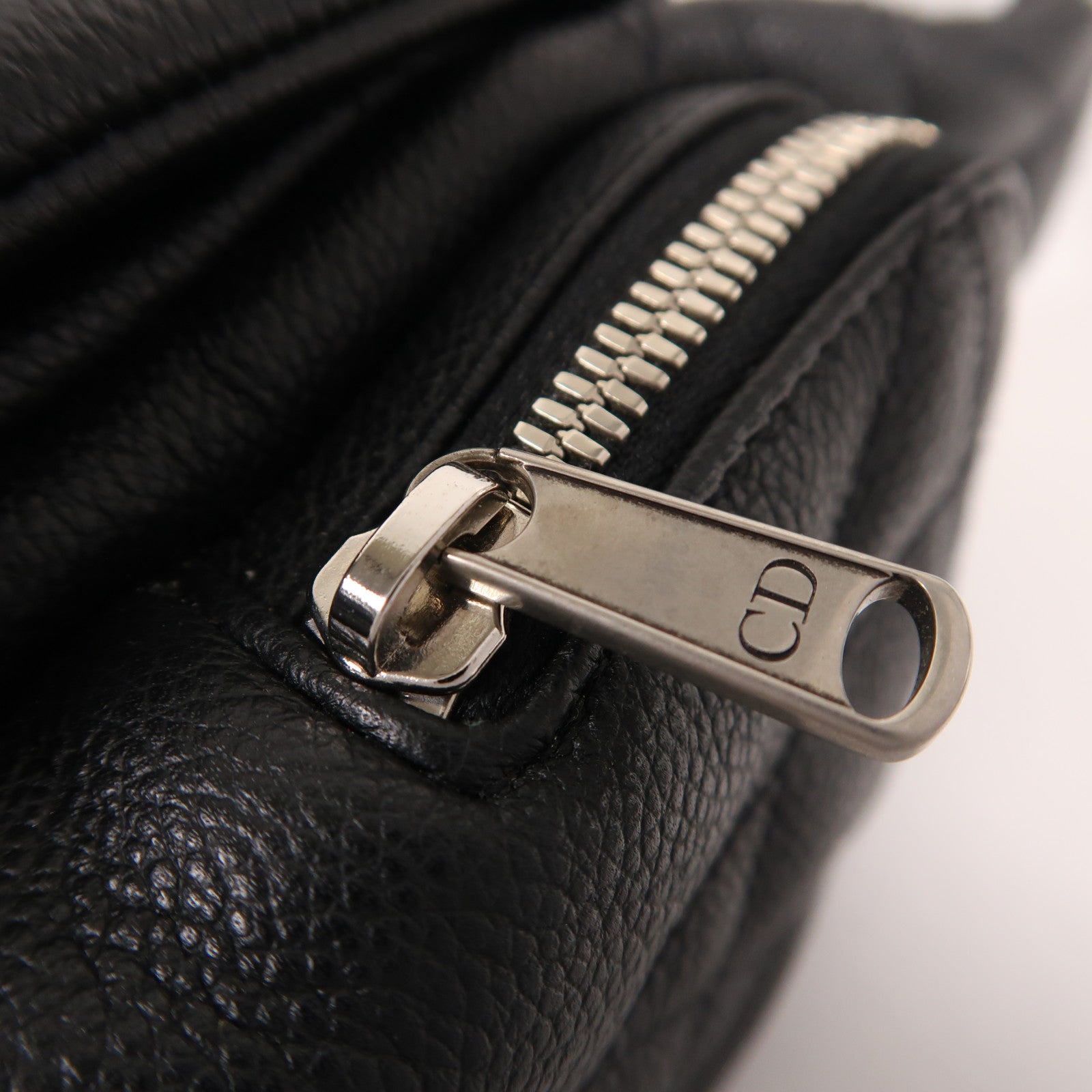 Dior 牛皮皮革Camera Bag銀扣肩背袋