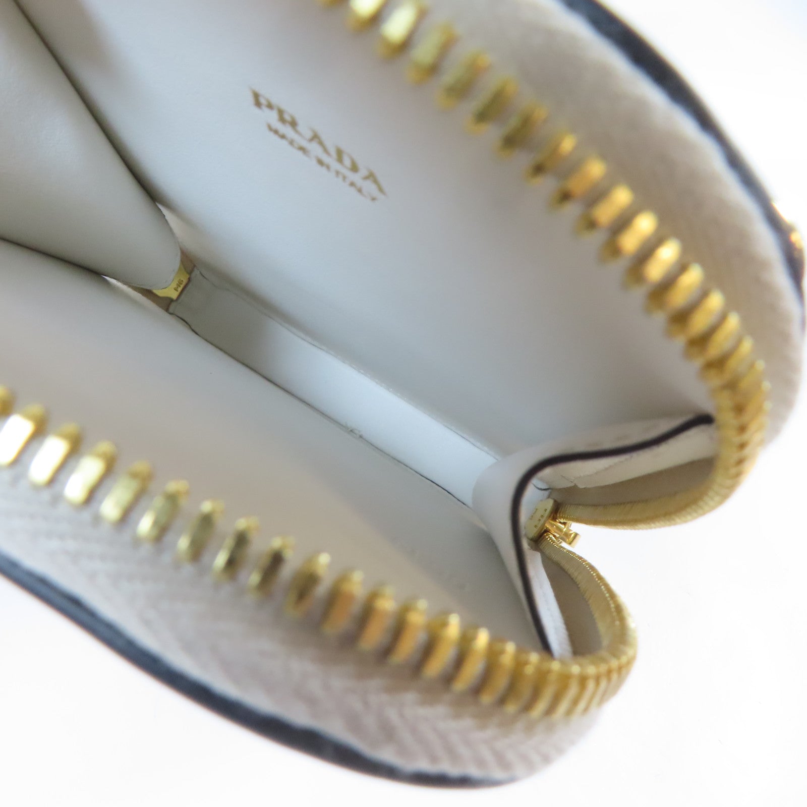 PRADA 皮革Mini Cargo Crossbody Bag金扣手挽肩背兩用袋白色