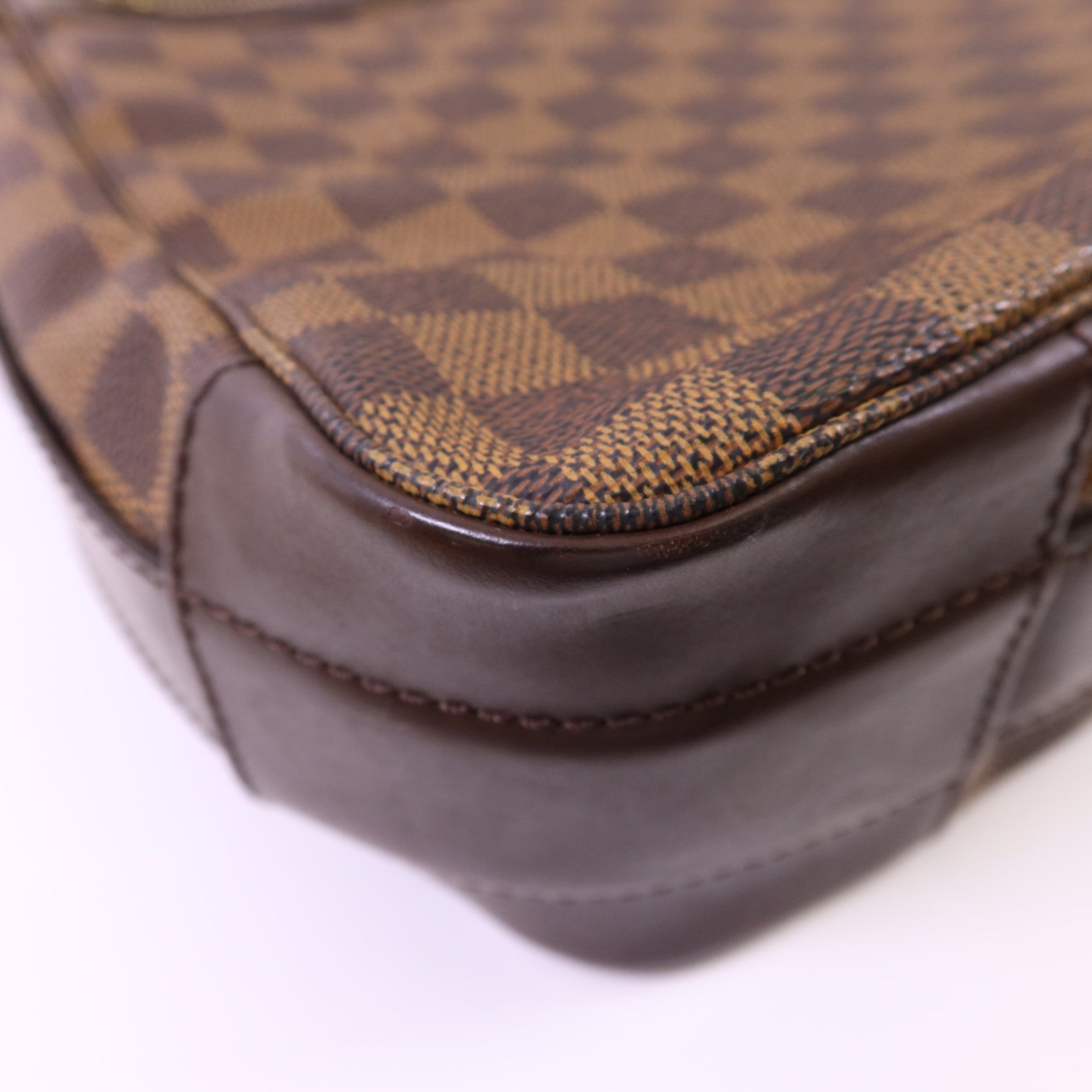 LOUIS VUITTON Damier Bastille金扣肩背袋