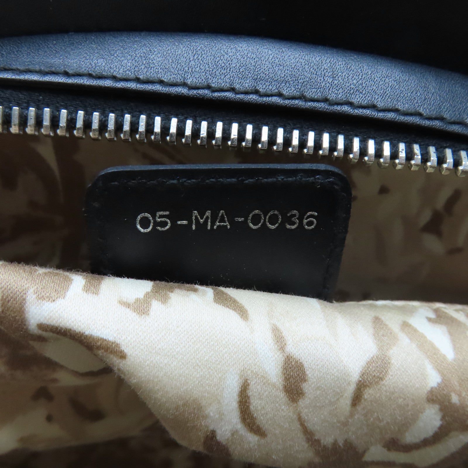 Dior 牛皮皮革Hand Bag銀扣手挽袋黑色