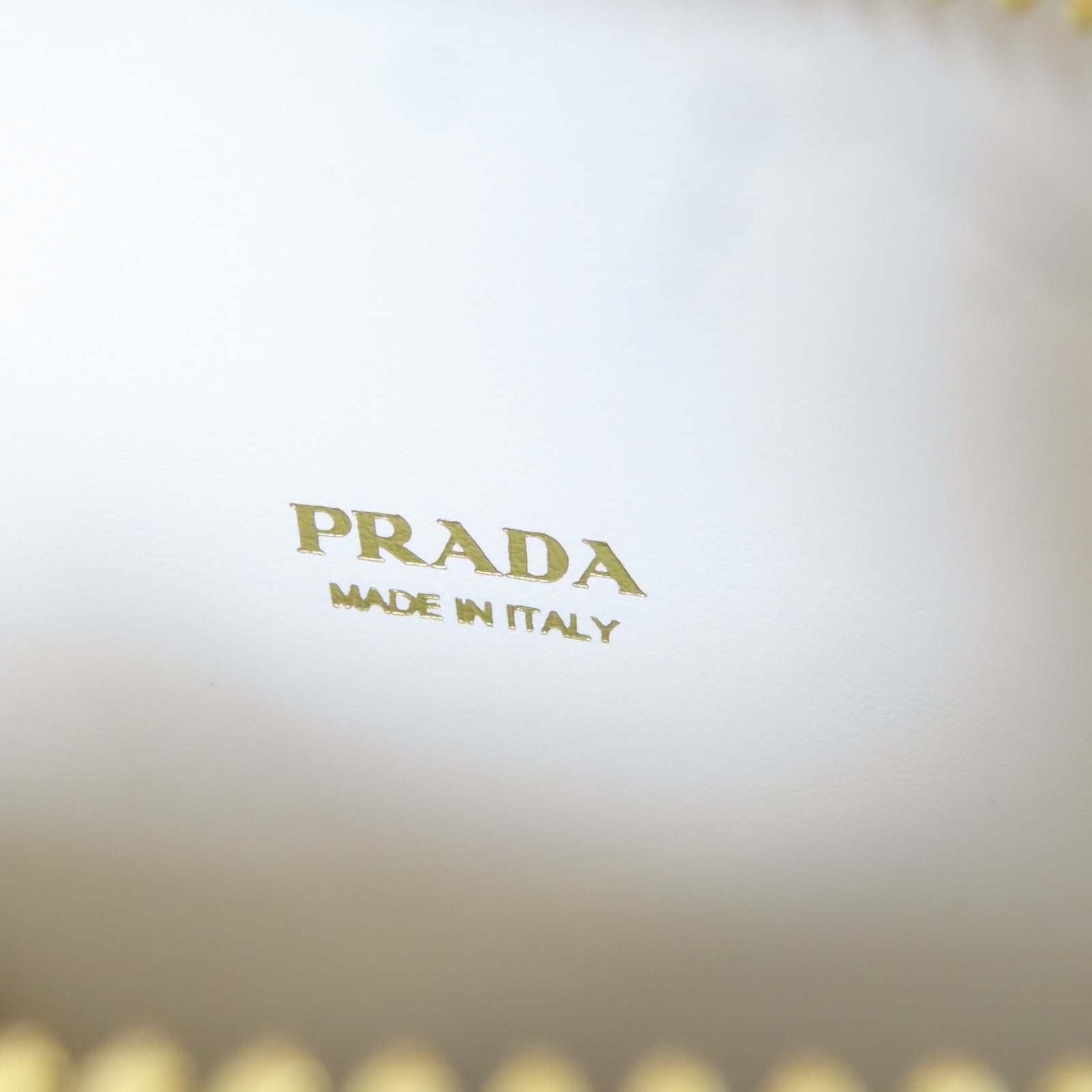 PRADA 皮革Mini Cargo Crossbody Bag金扣手挽肩背兩用袋白色
