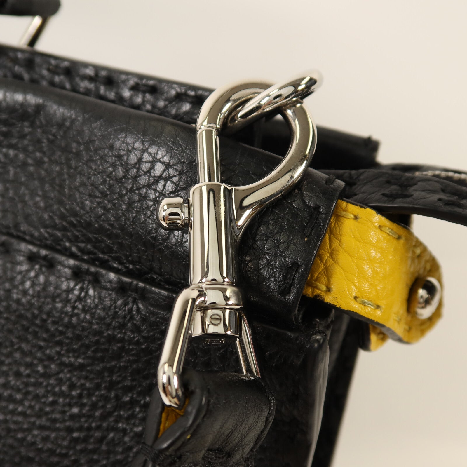 FENDI 牛皮皮革Peekaboo Utility銀扣手挽肩背兩用袋