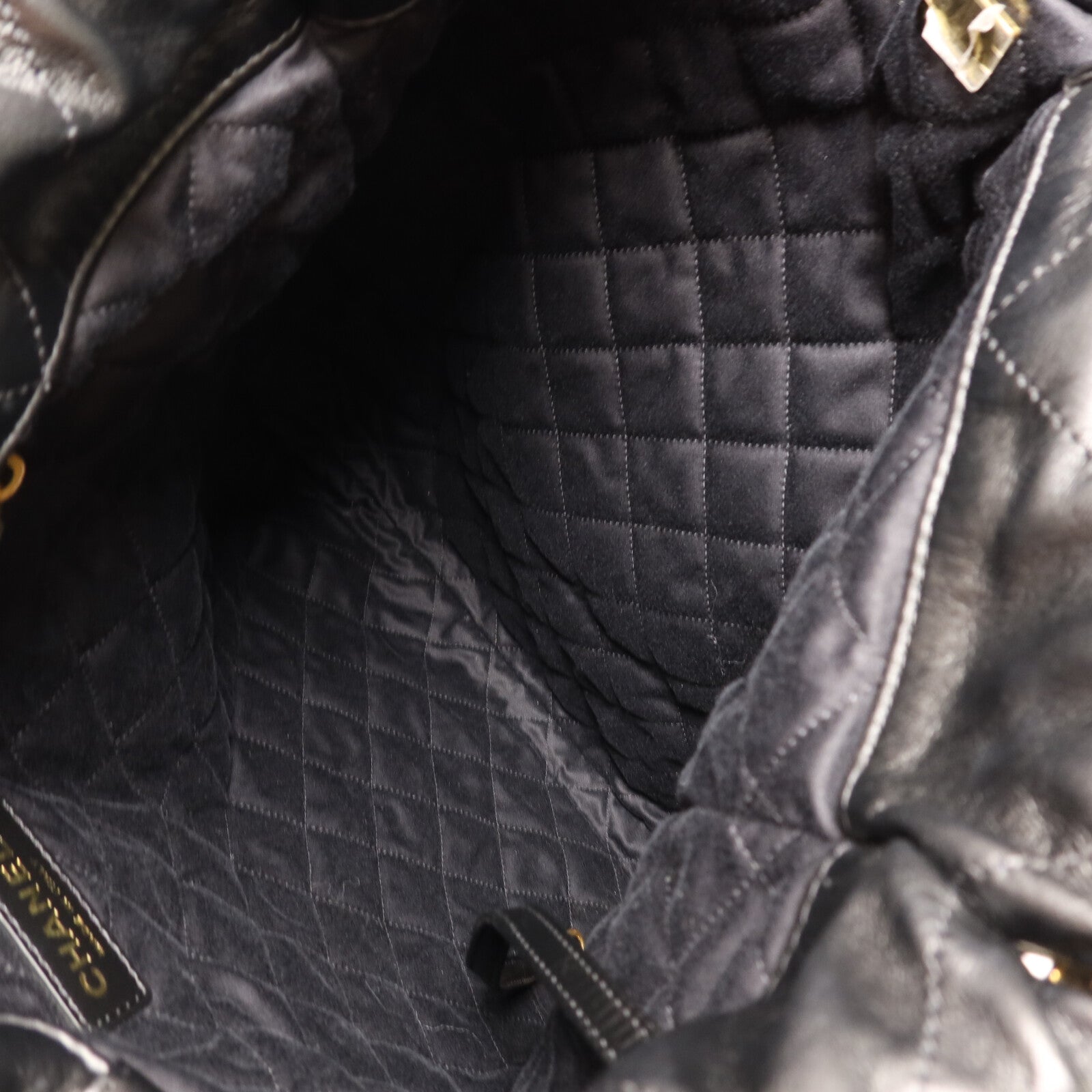 CHANEL 【激減優惠】牛皮皮革22 Backpack金扣鏈帶背包