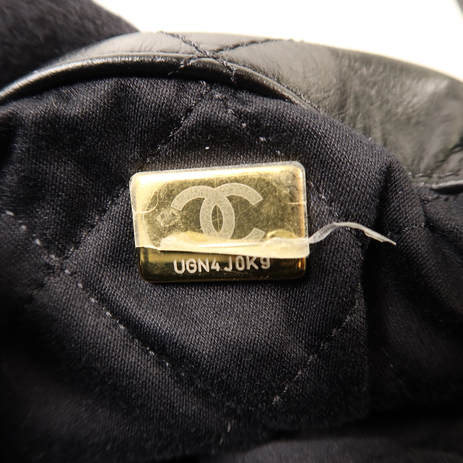 CHANEL 【激減優惠】牛皮皮革22 Backpack金扣鏈帶背包