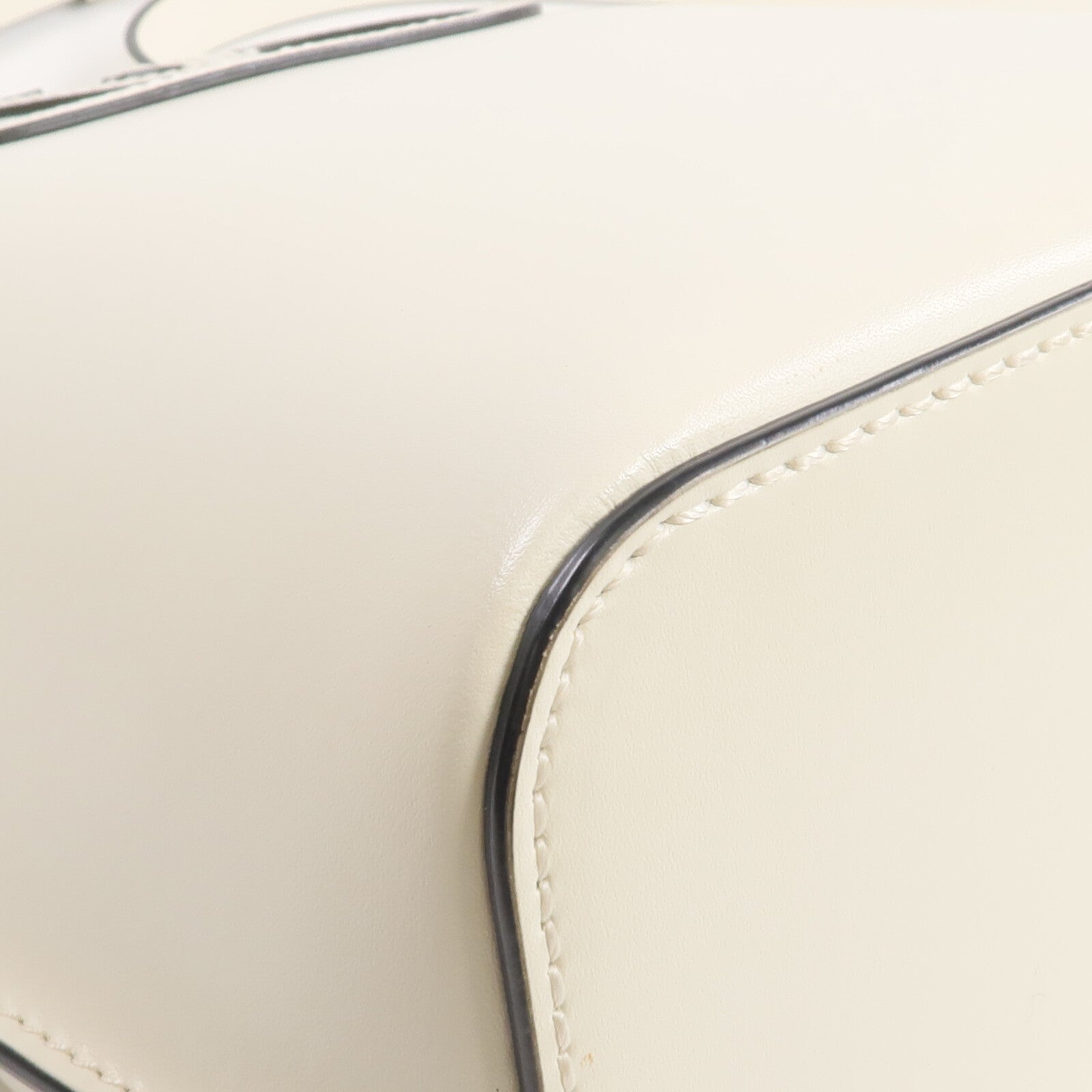 Valentino 牛皮皮革Vlogo Bucket Bag金扣肩背袋
