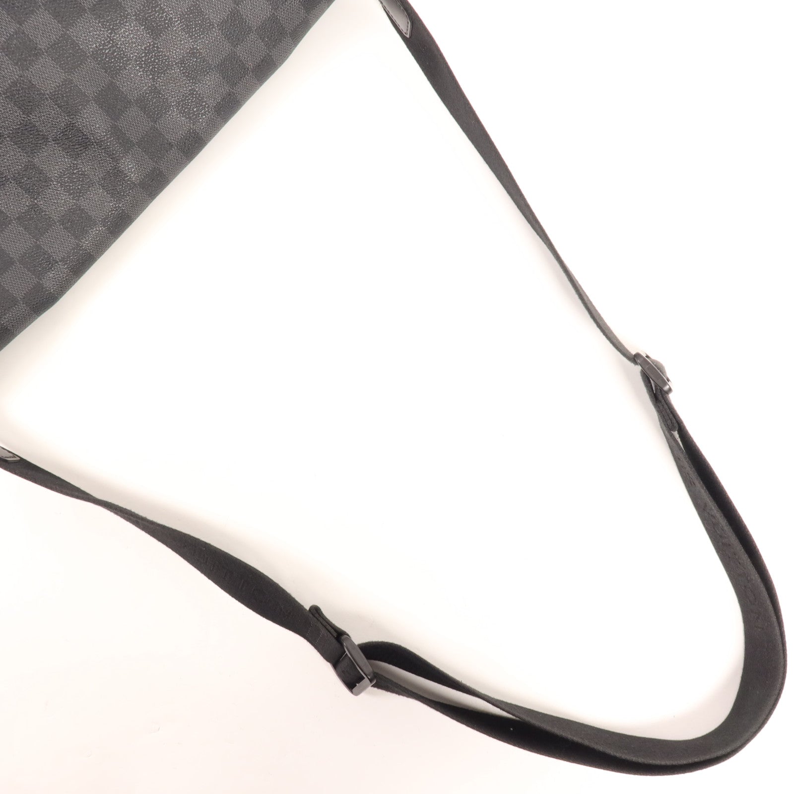 LOUIS VUITTON Damier Graphite Daniel GM銀扣肩背袋