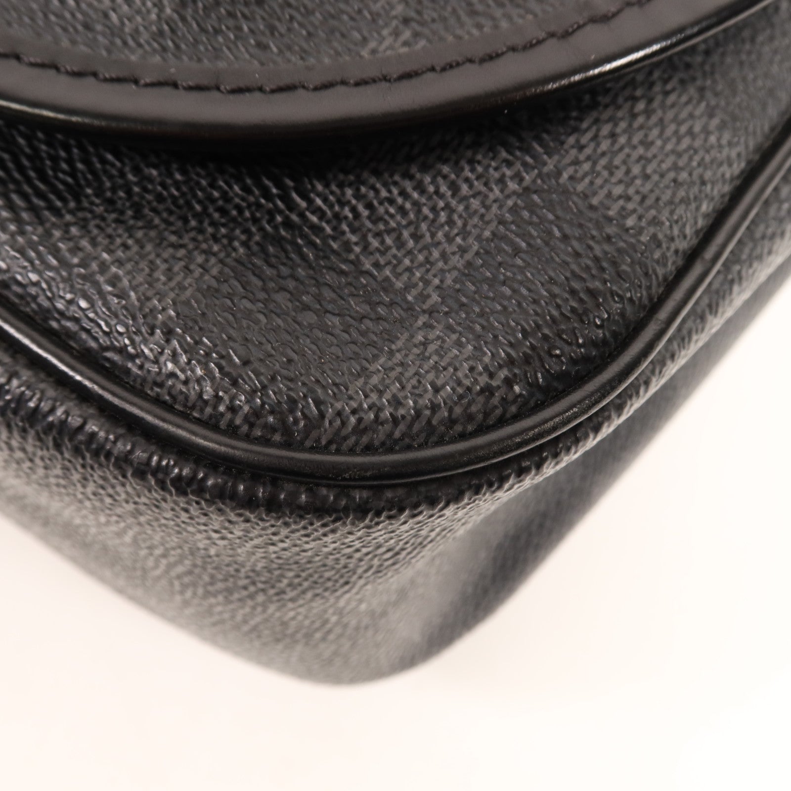 LOUIS VUITTON Damier Graphite Daniel GM銀扣肩背袋