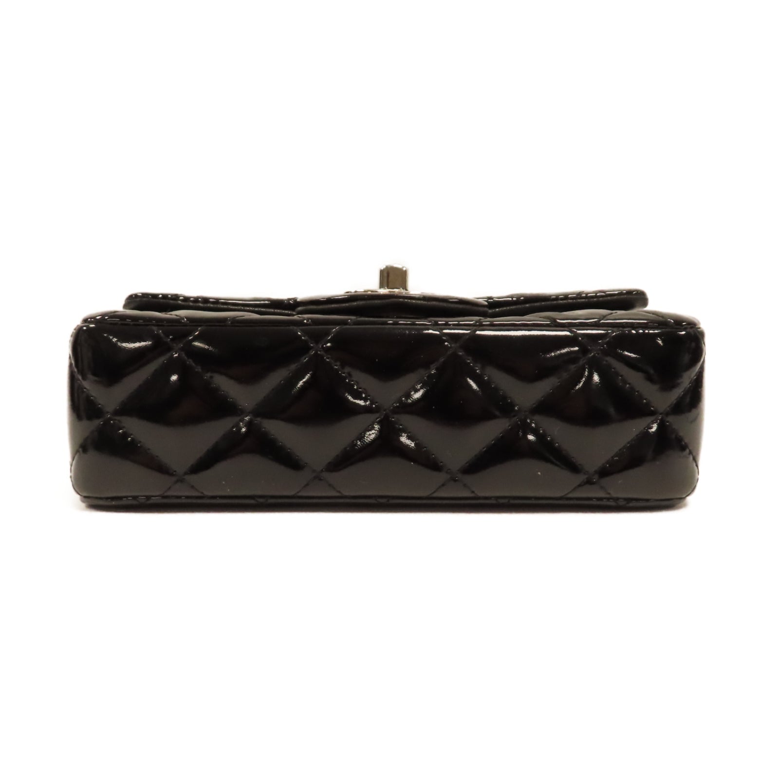 CHANEL 菱格漆皮皮革Classic Flat Mini銀扣鏈帶肩背袋黑色
