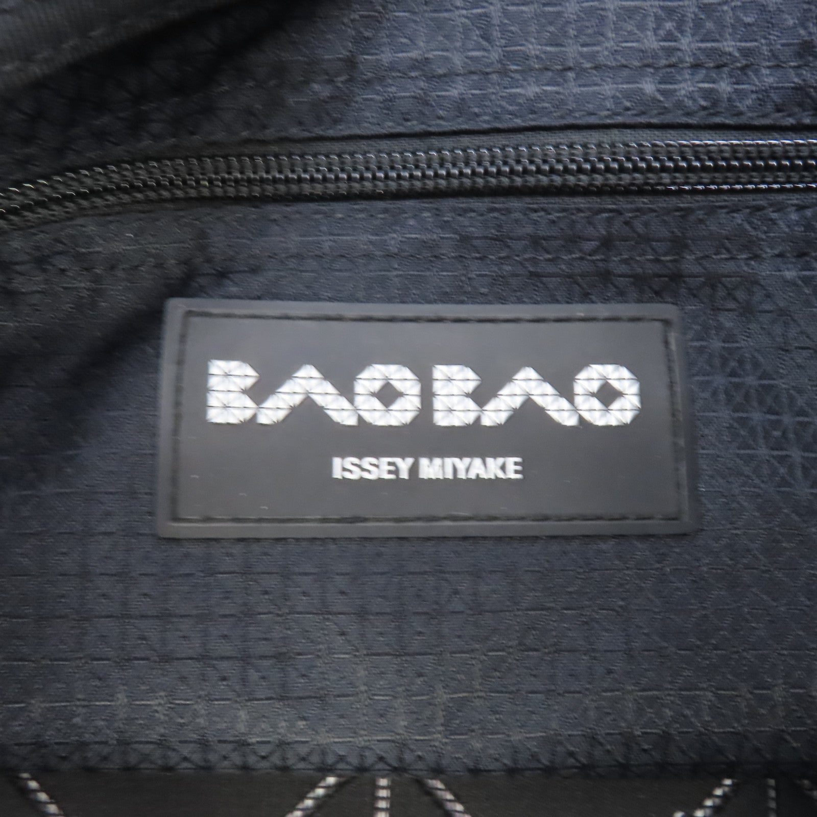 ISSEY MIYAKE PVC ISSEY MIYAKE Bao Bao銀扣手挽袋紫色
