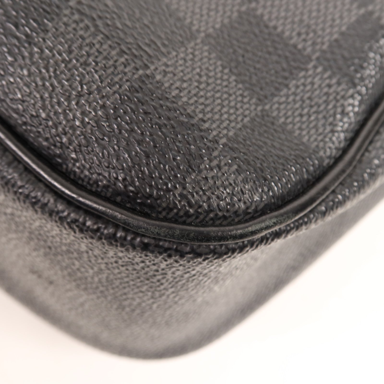 LOUIS VUITTON Damier Graphite Daniel GM銀扣肩背袋