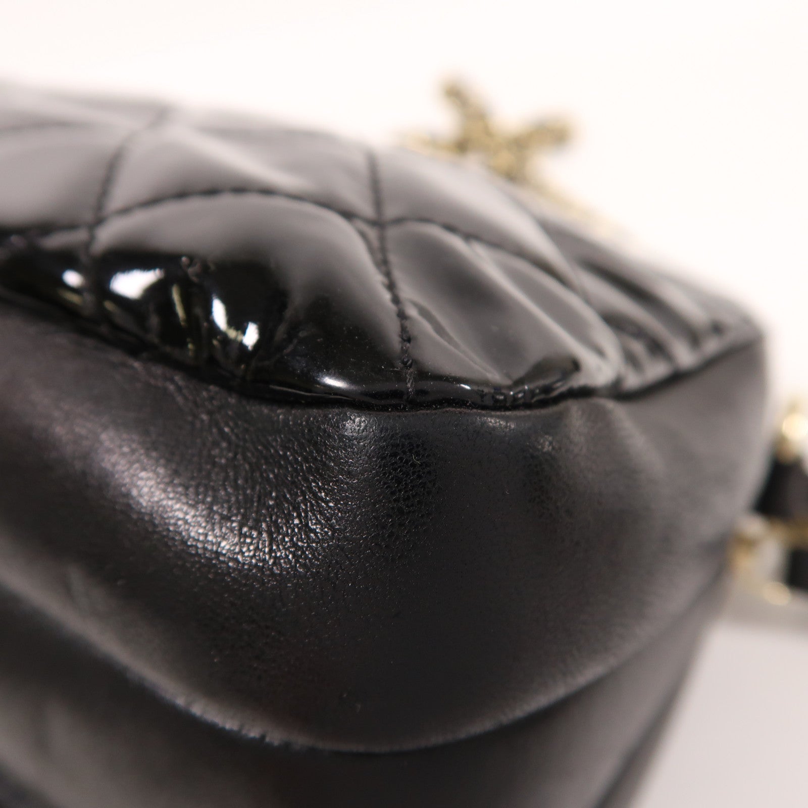 CHANEL 漆皮皮革Chain Shoulder金扣鏈帶肩背袋