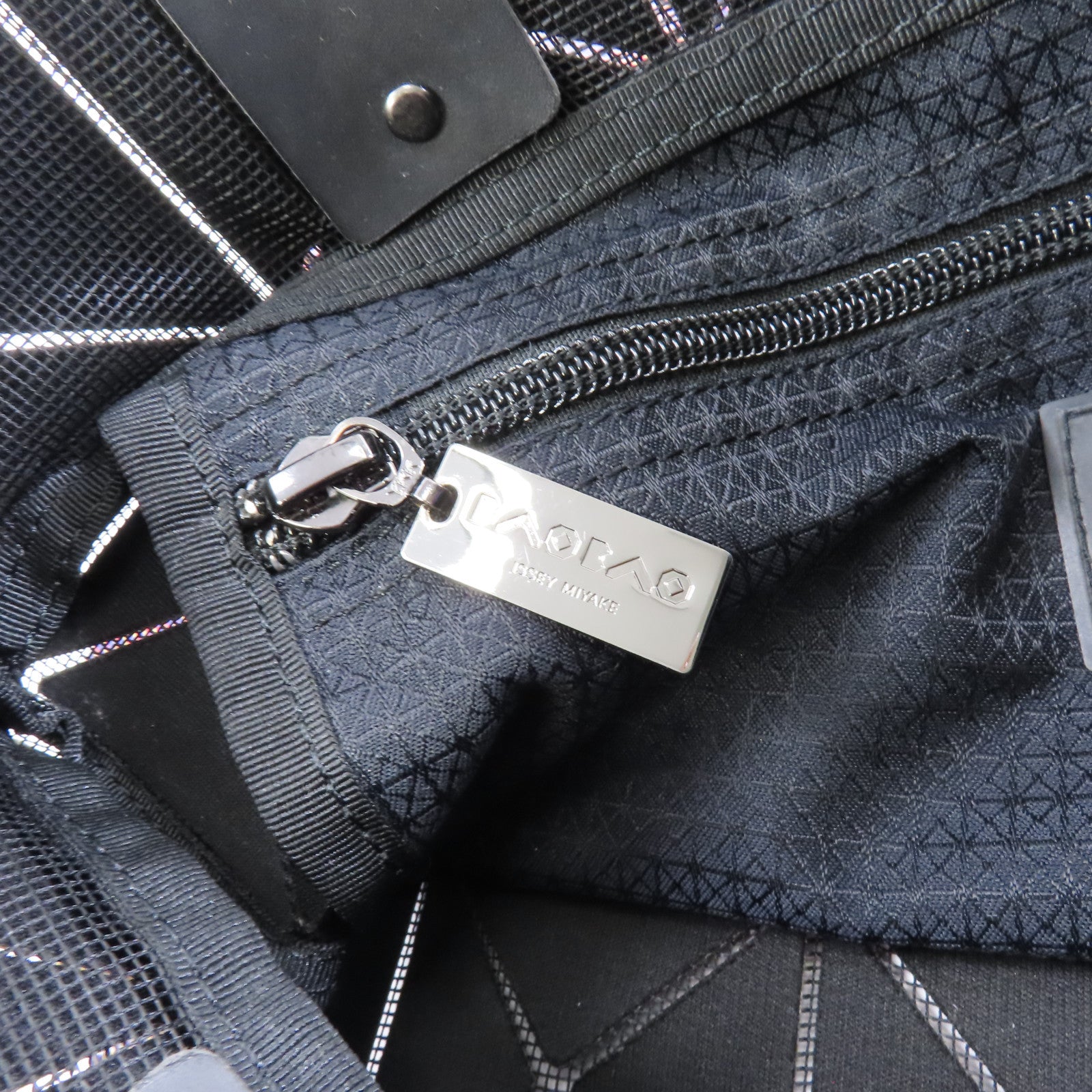 ISSEY MIYAKE PVC ISSEY MIYAKE Bao Bao銀扣手挽袋紫色