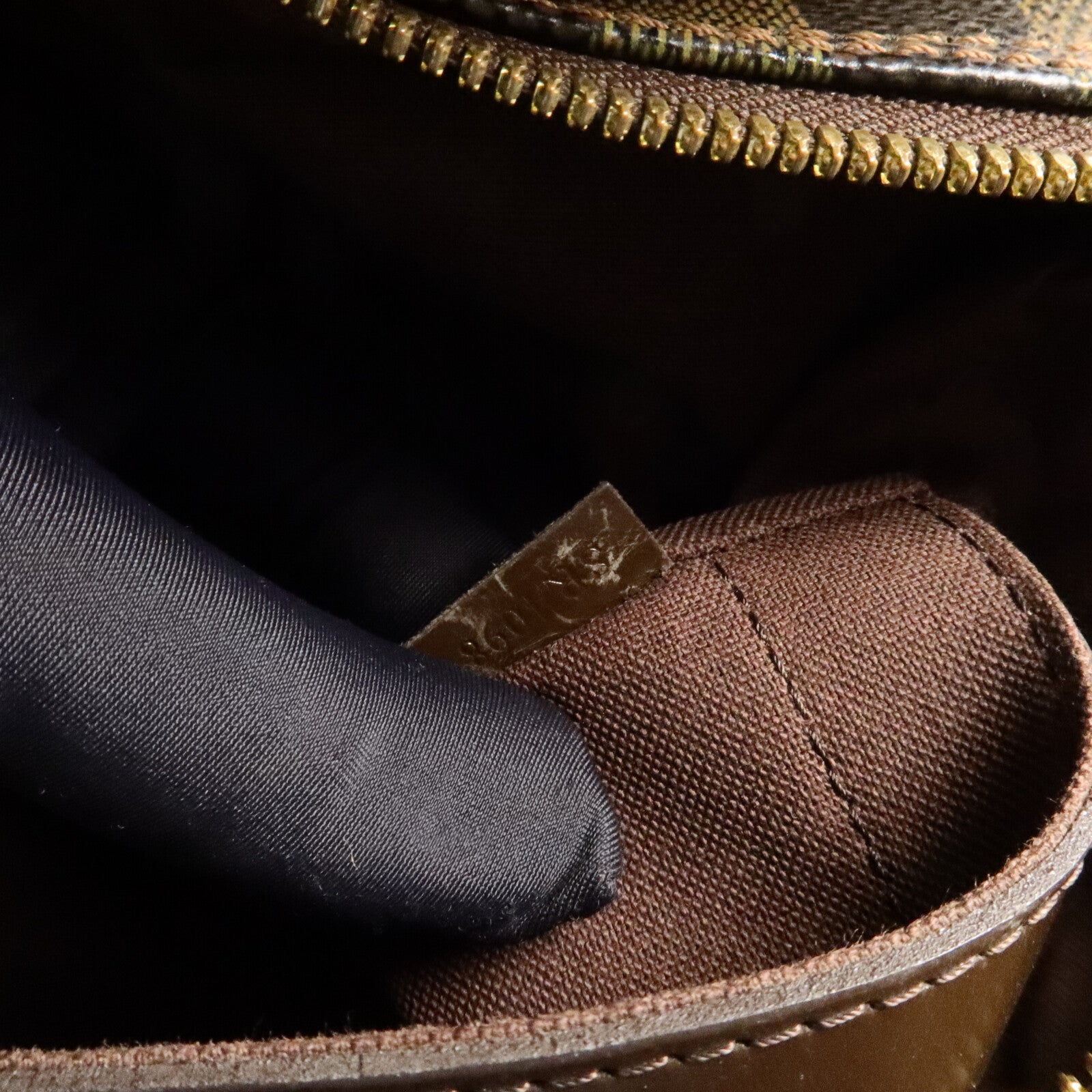 LOUIS VUITTON Damier Naviglio肩背袋