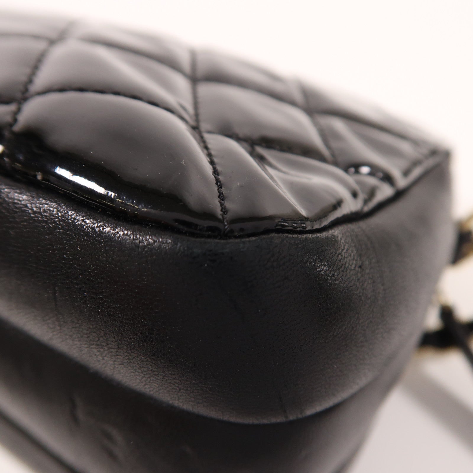 CHANEL 漆皮皮革Chain Shoulder金扣鏈帶肩背袋