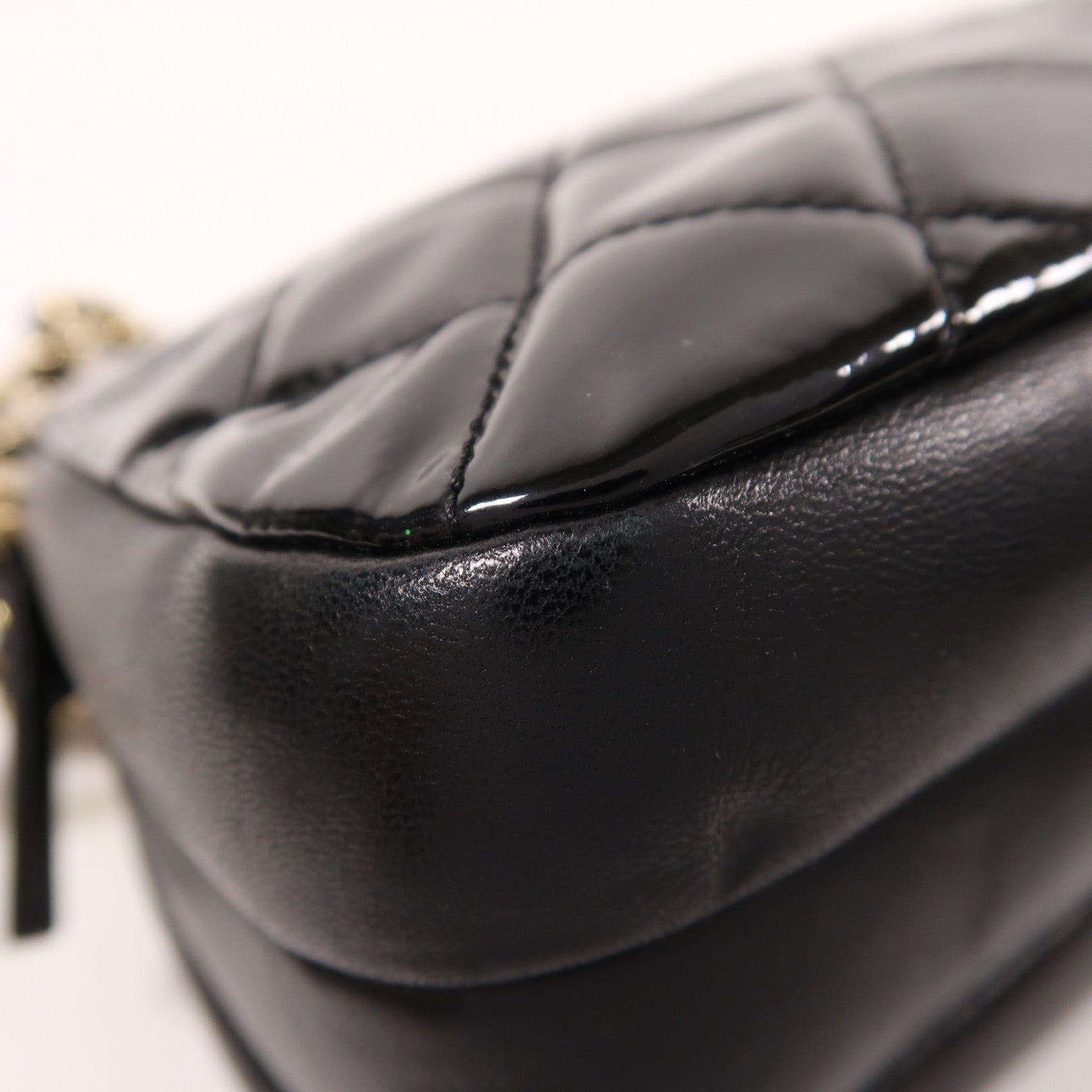 CHANEL 漆皮皮革Chain Shoulder金扣鏈帶肩背袋