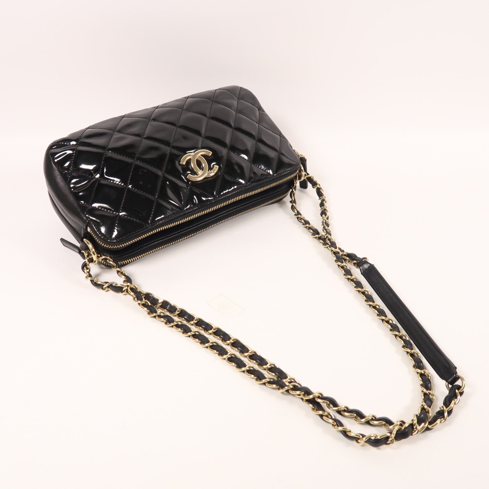 CHANEL 漆皮皮革Chain Shoulder金扣鏈帶肩背袋