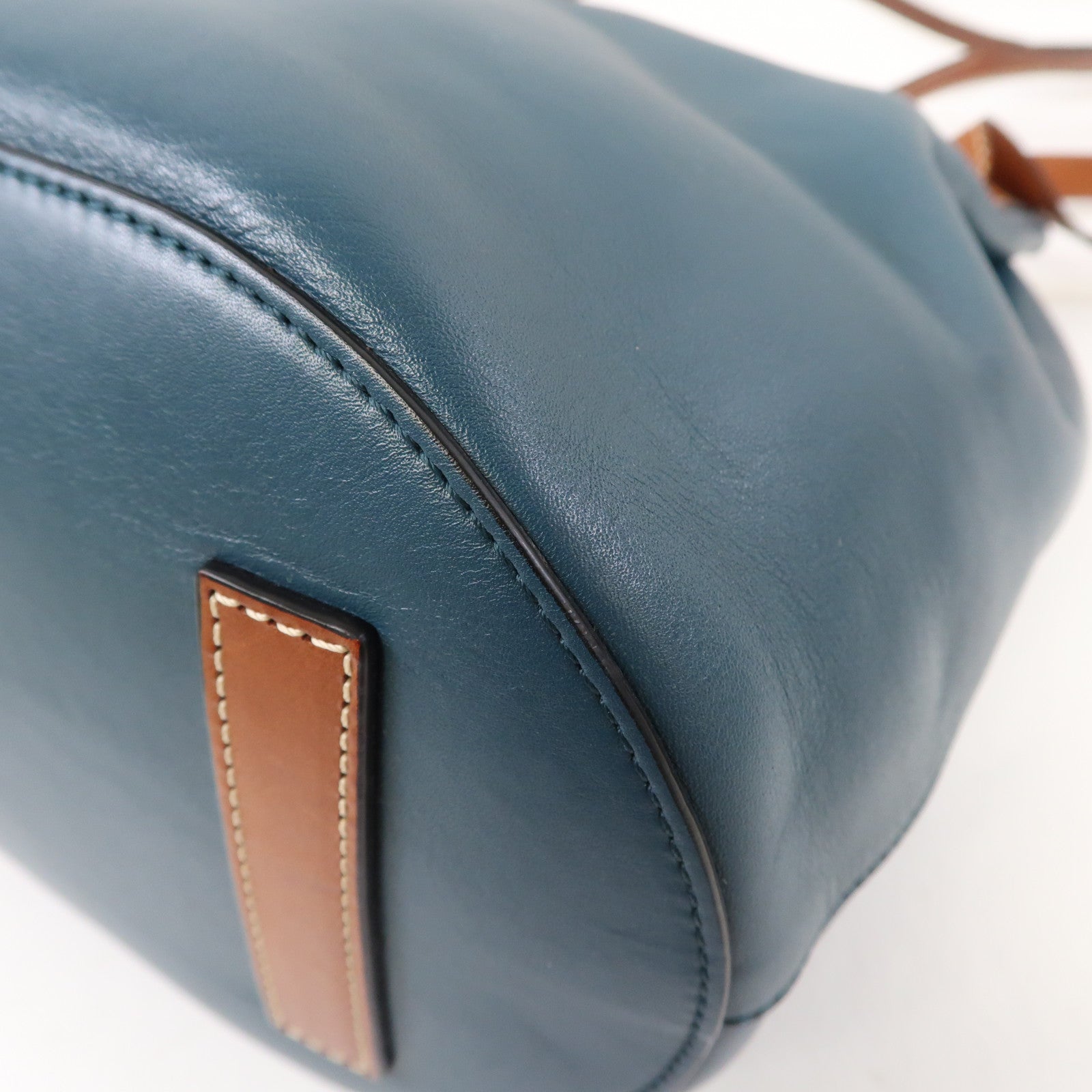 LOEWE 【激減優惠】牛皮皮革Lazo Bucket肩背袋藍色/啡色