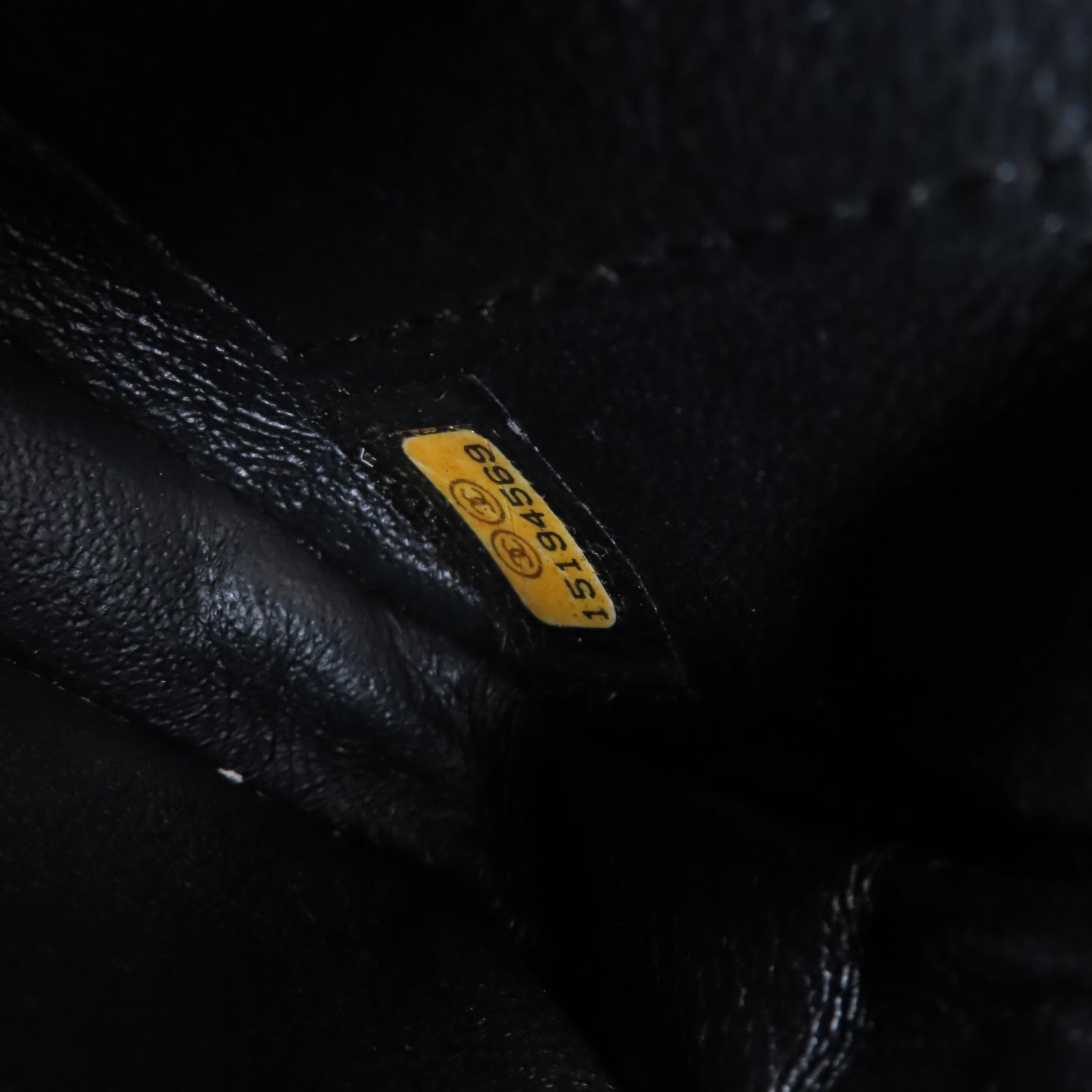CHANEL 菱格漆皮皮革Classic Flat Mini銀扣鏈帶肩背袋黑色