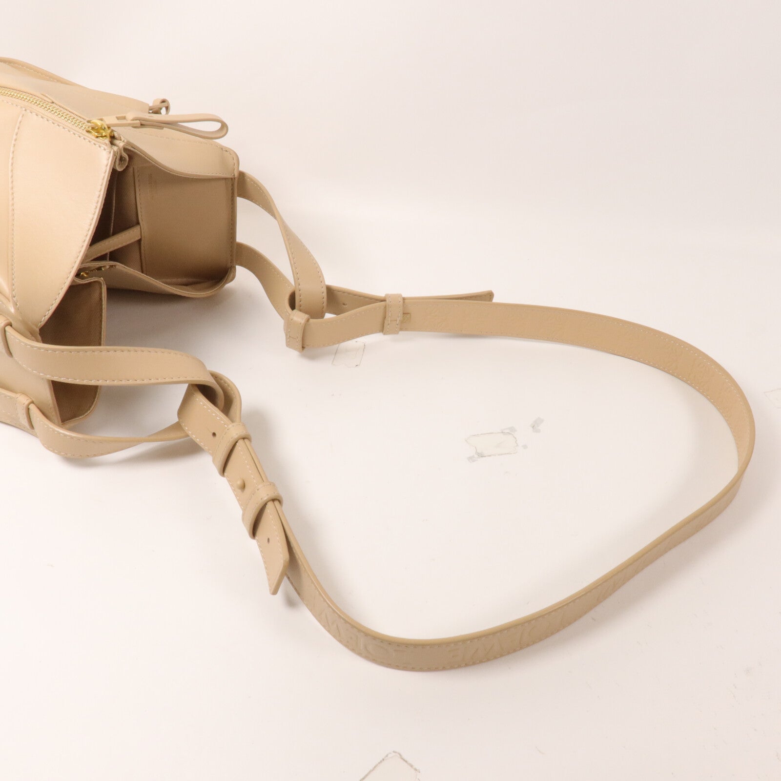 LOEWE 牛皮皮革Hammock Compact手挽肩背兩用袋