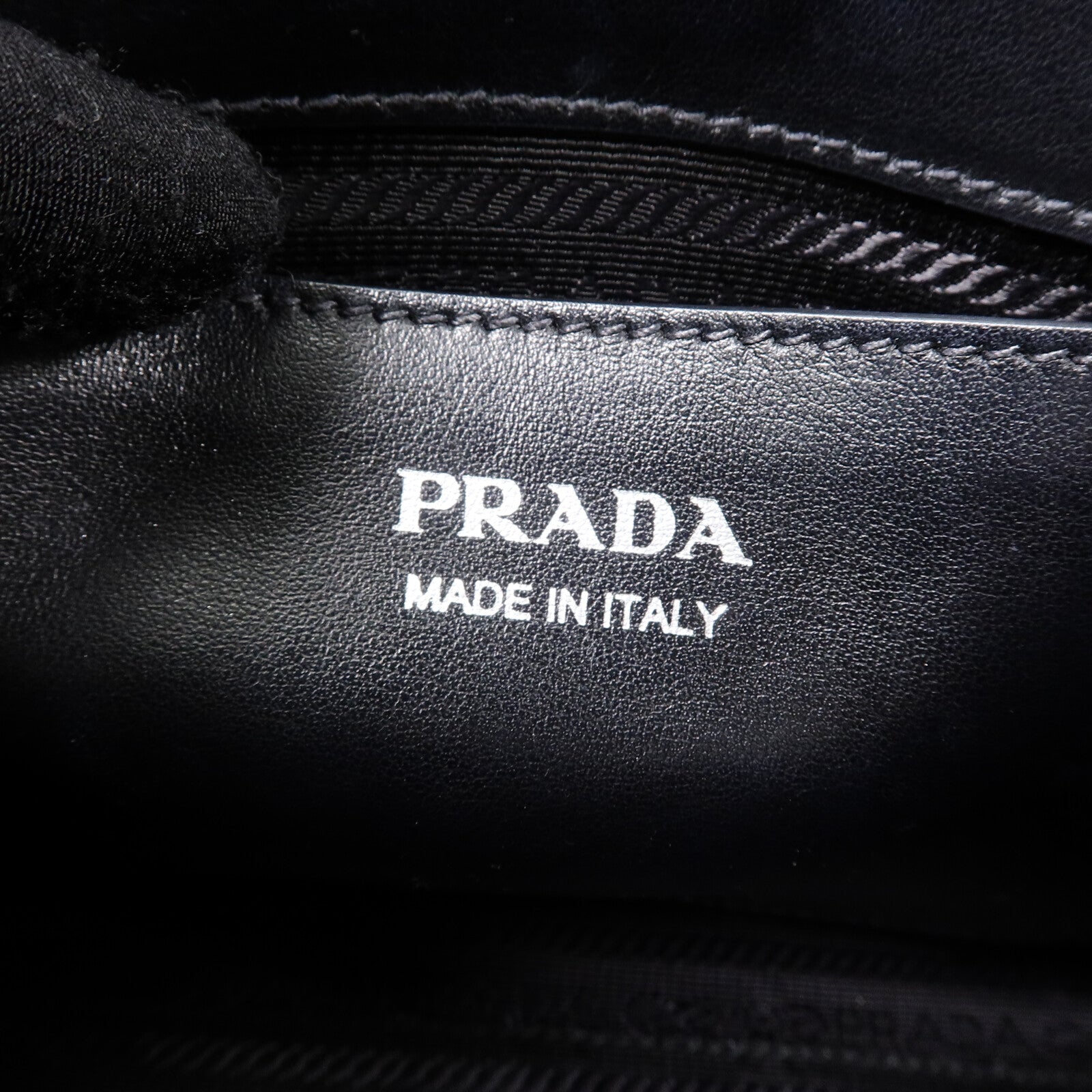 PRADA Saffiano Monochrome鏈帶肩背袋