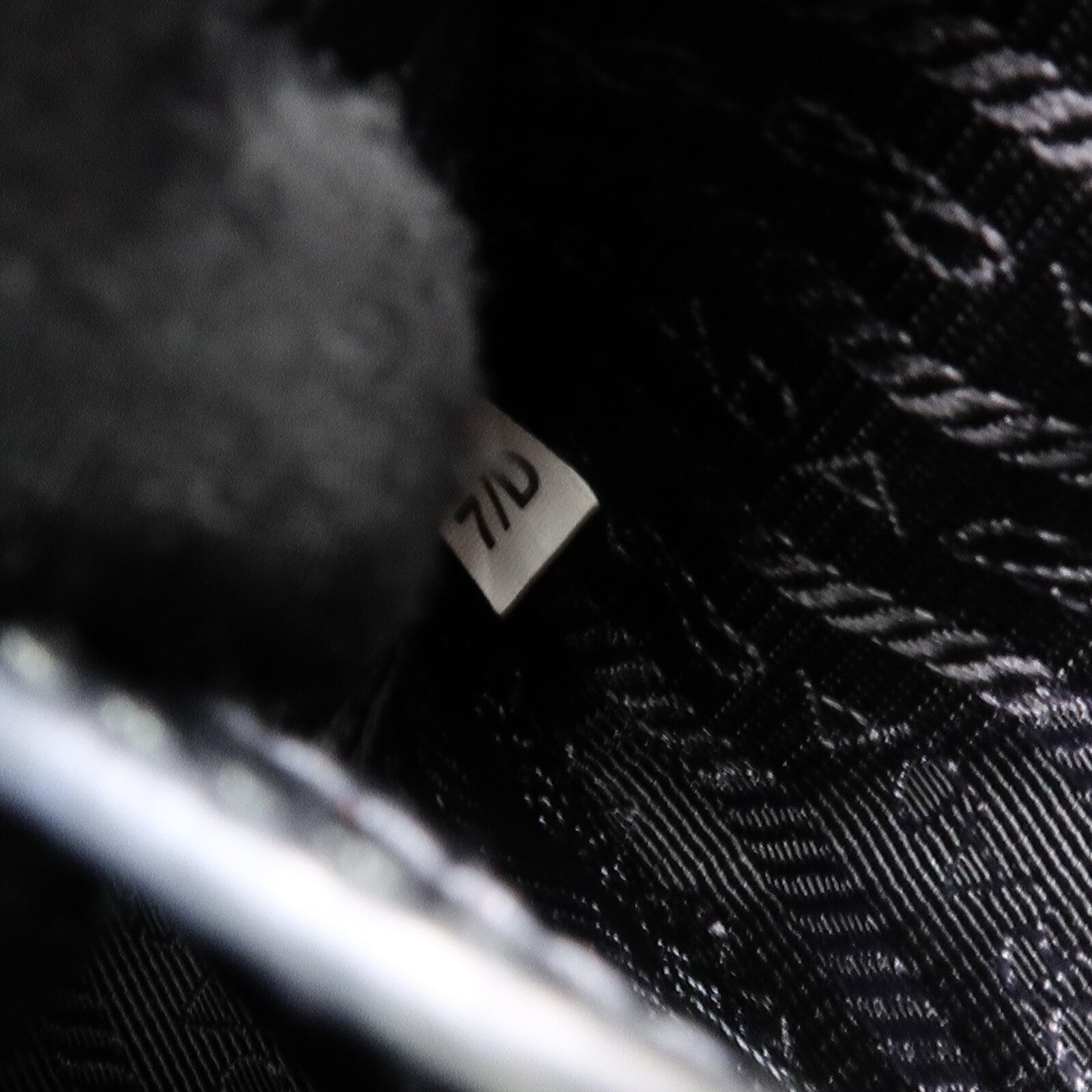 PRADA Saffiano Monochrome鏈帶肩背袋