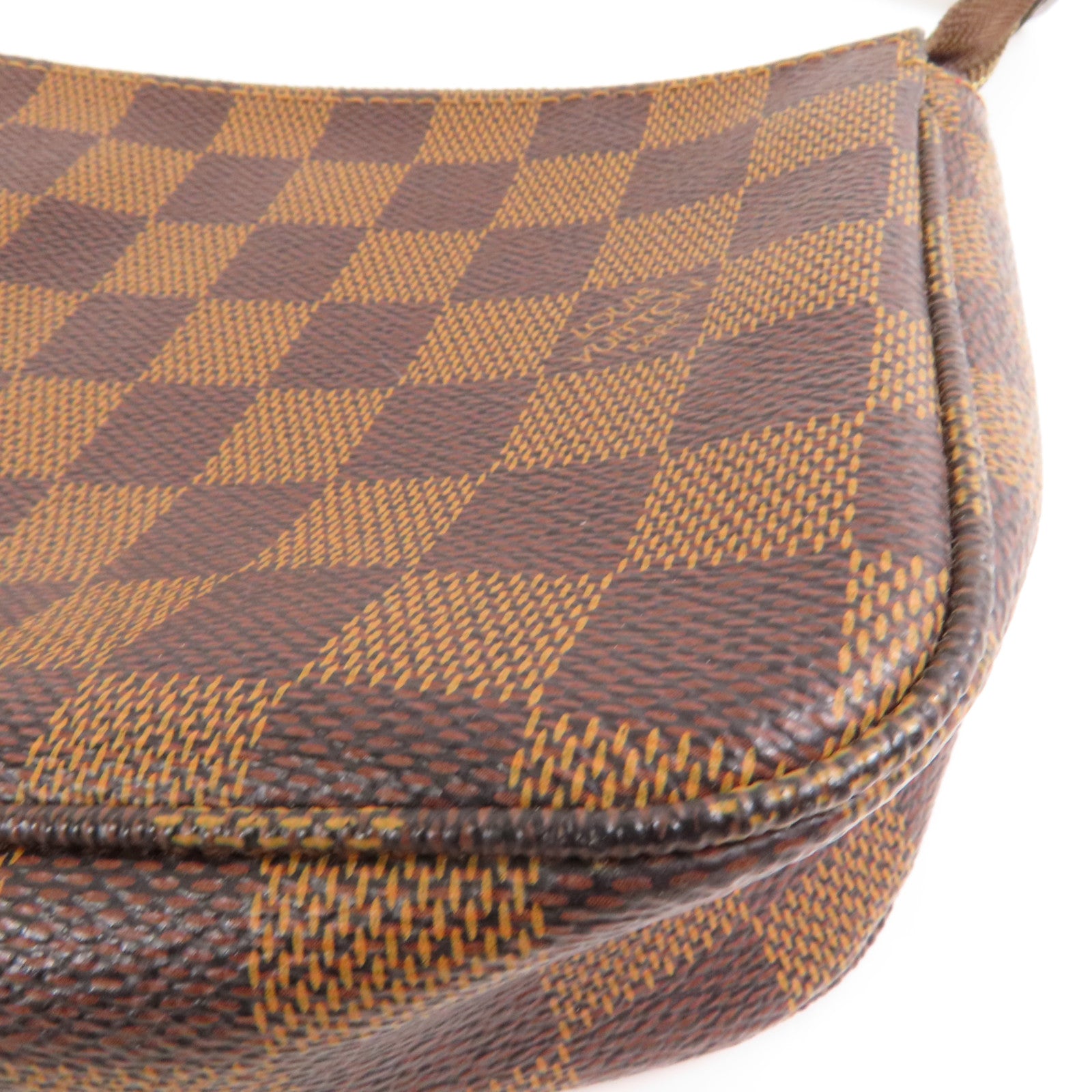 LOUIS VUITTON Damier Pochette Accessoires金扣手挽袋