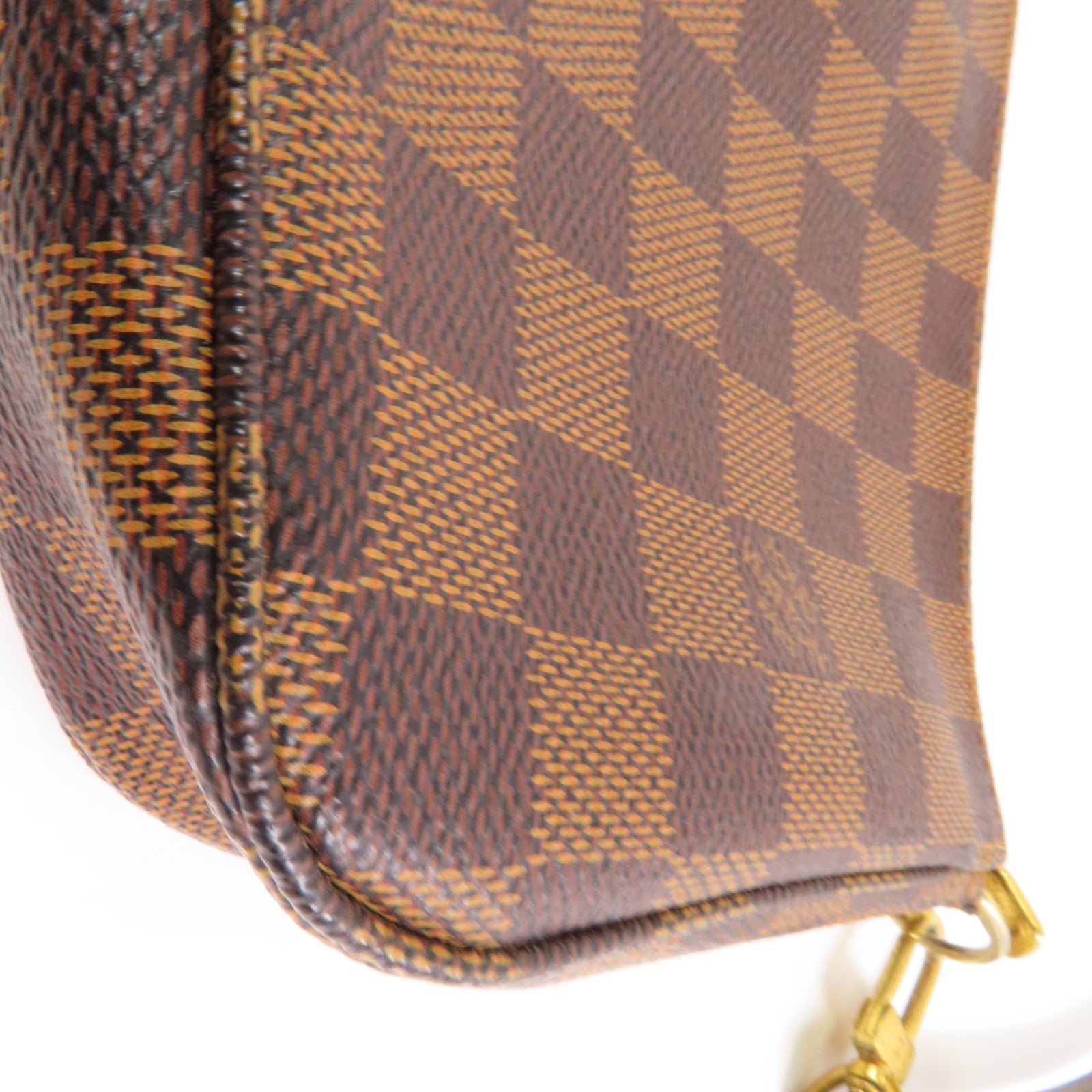 LOUIS VUITTON Damier Pochette Accessoires金扣手挽袋