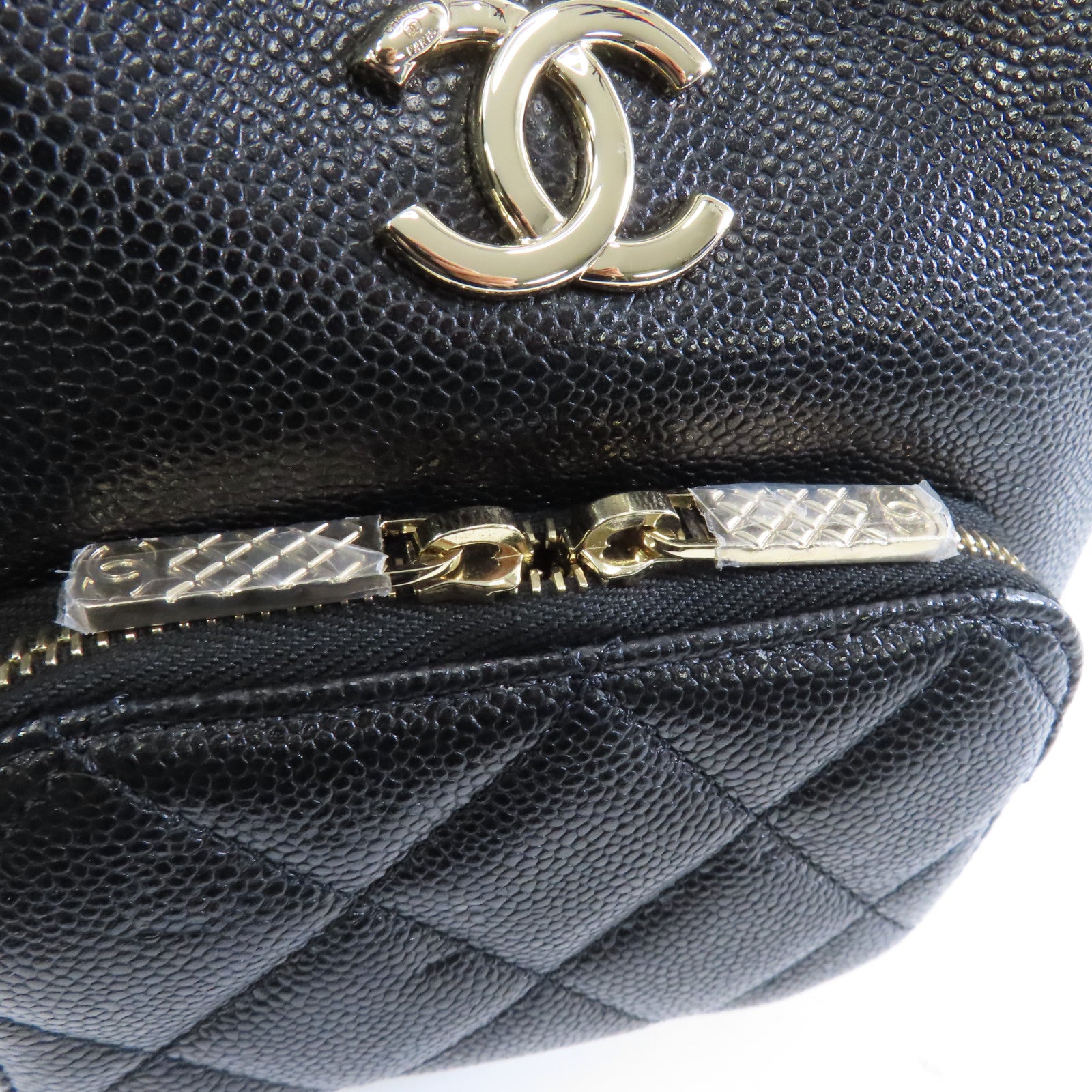 CHANEL Caviar皮革Affinity Bucket金扣鏈帶肩背袋黑色