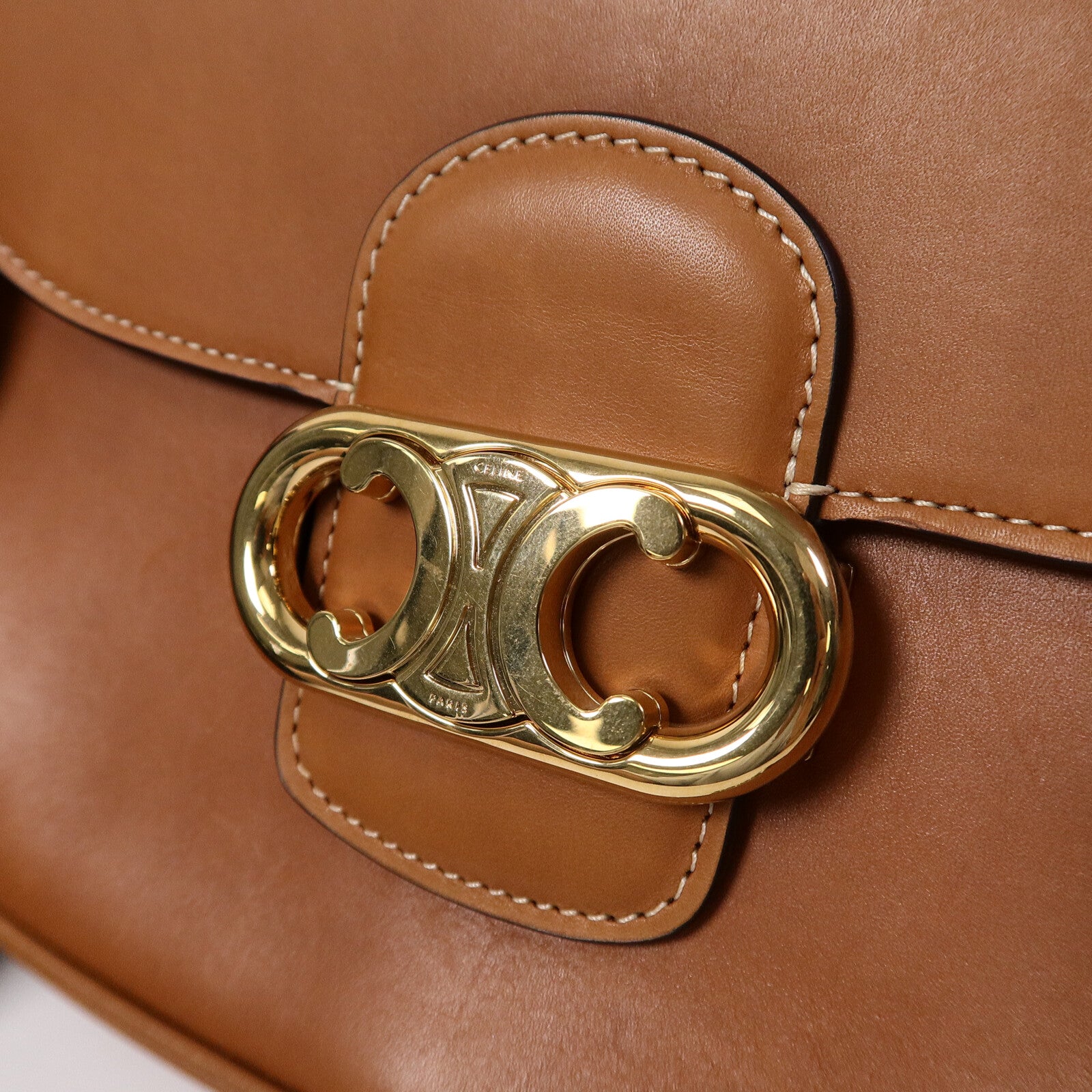 CELINE 牛皮皮革Miedium Chain Maillon Triomphe鏈帶肩背袋