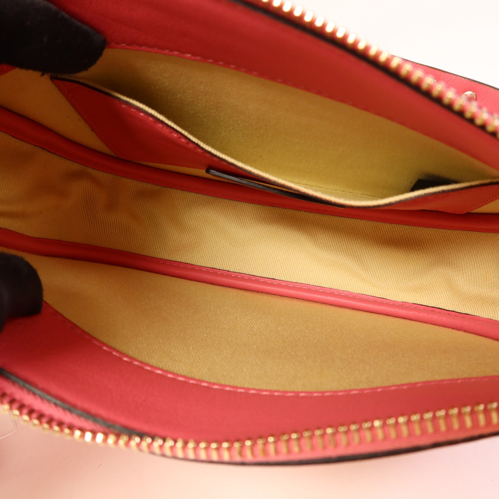 Valentino 牛皮皮革Hand Bag金扣手挽袋