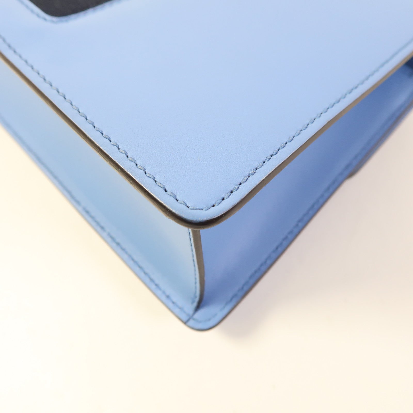 GUCCI 牛皮皮革Sylvie金扣肩背袋