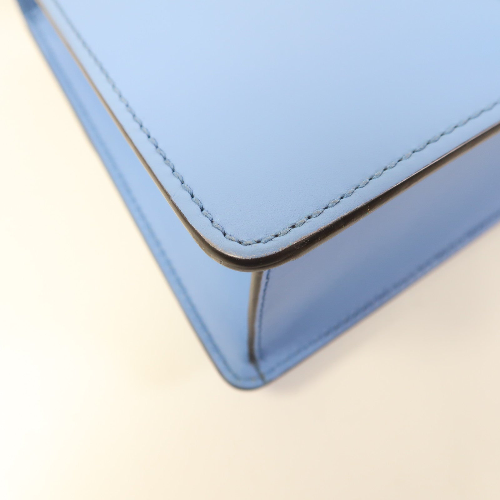 GUCCI 牛皮皮革Sylvie金扣肩背袋