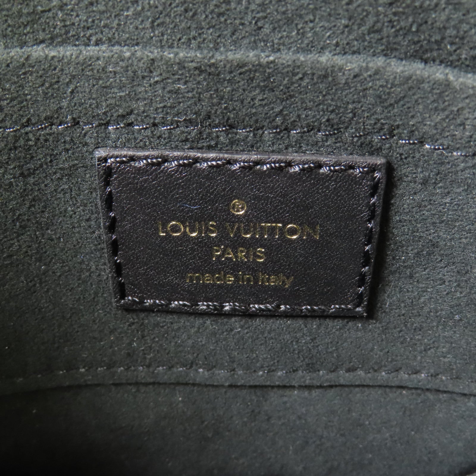 LOUIS VUITTON 牛皮皮革New Wave Heart Bag金扣肩背袋黑色