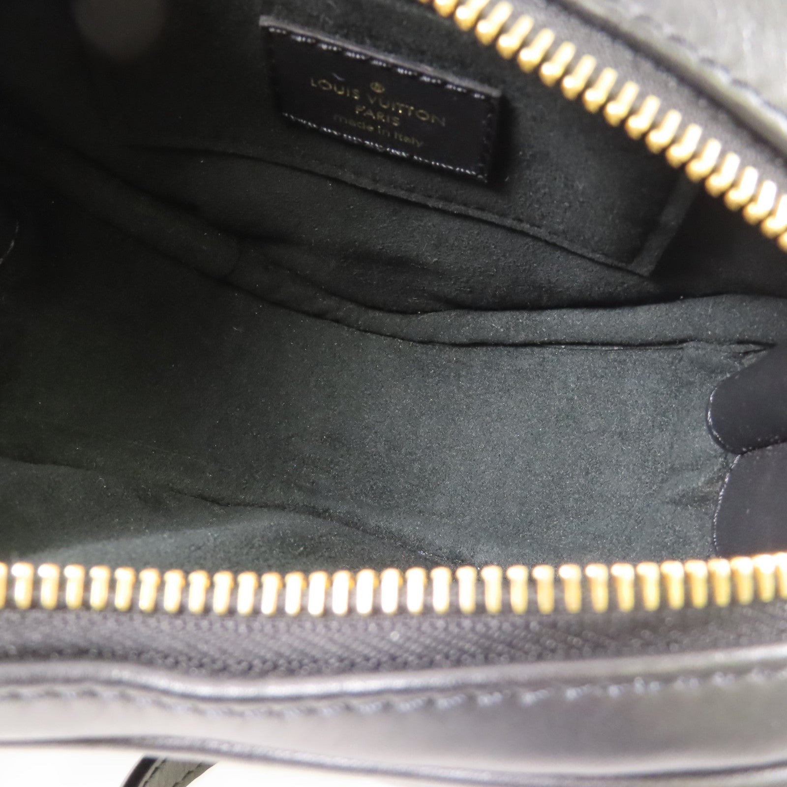 LOUIS VUITTON 牛皮皮革New Wave Heart Bag金扣肩背袋黑色