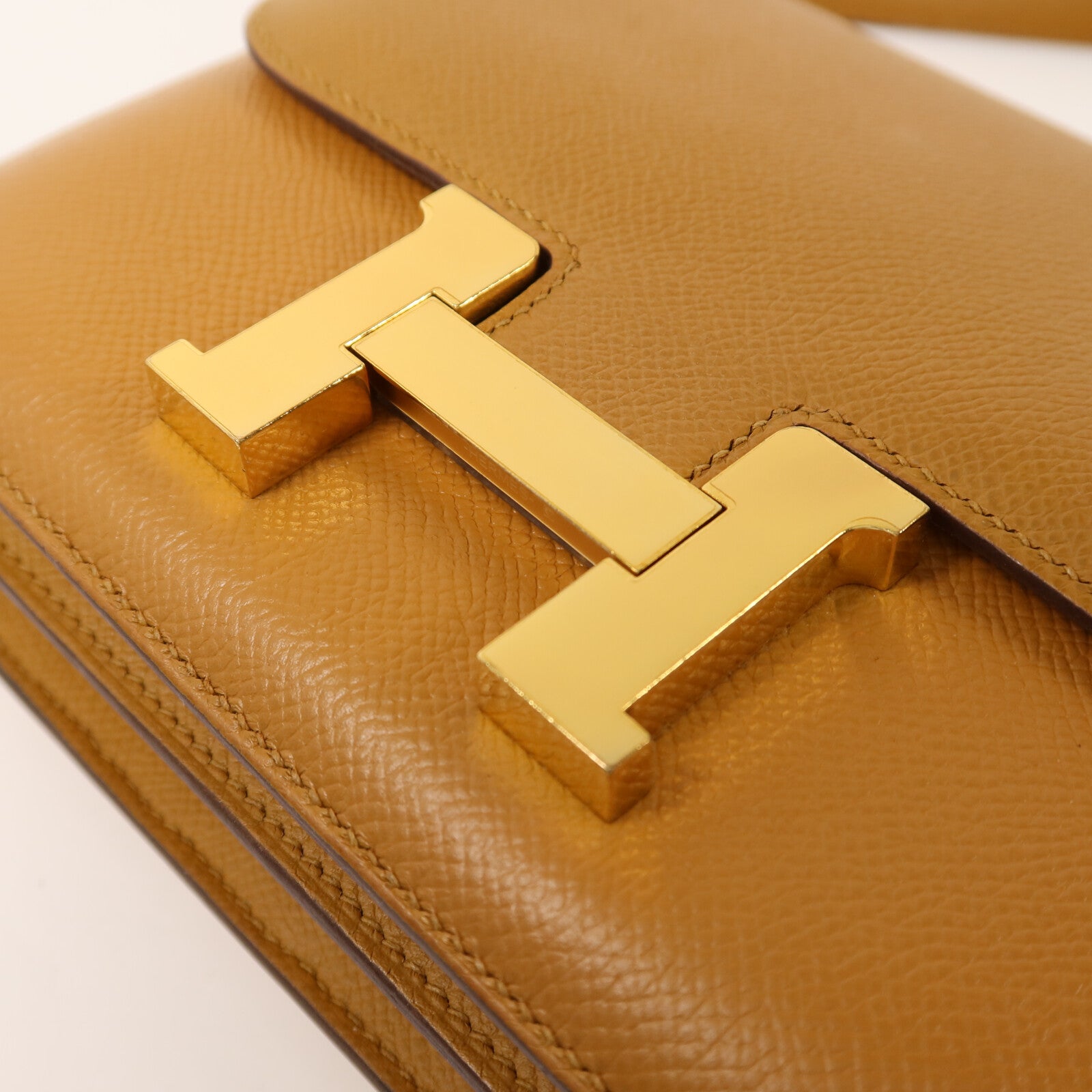 HERMES 【激減優惠】Epsom皮革Constance Mini金扣肩背袋Sesame