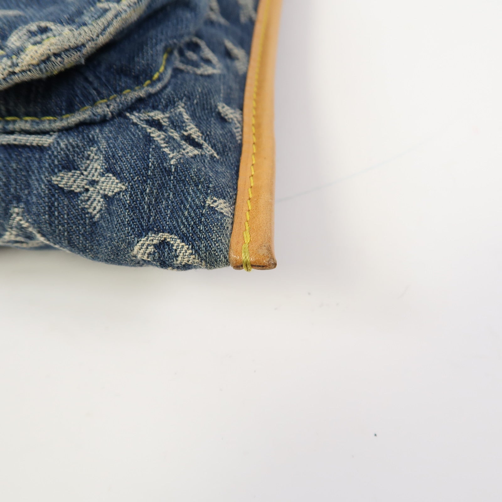 LOUIS VUITTON Monogram Denim Flat Shopper金扣手挽袋藍色