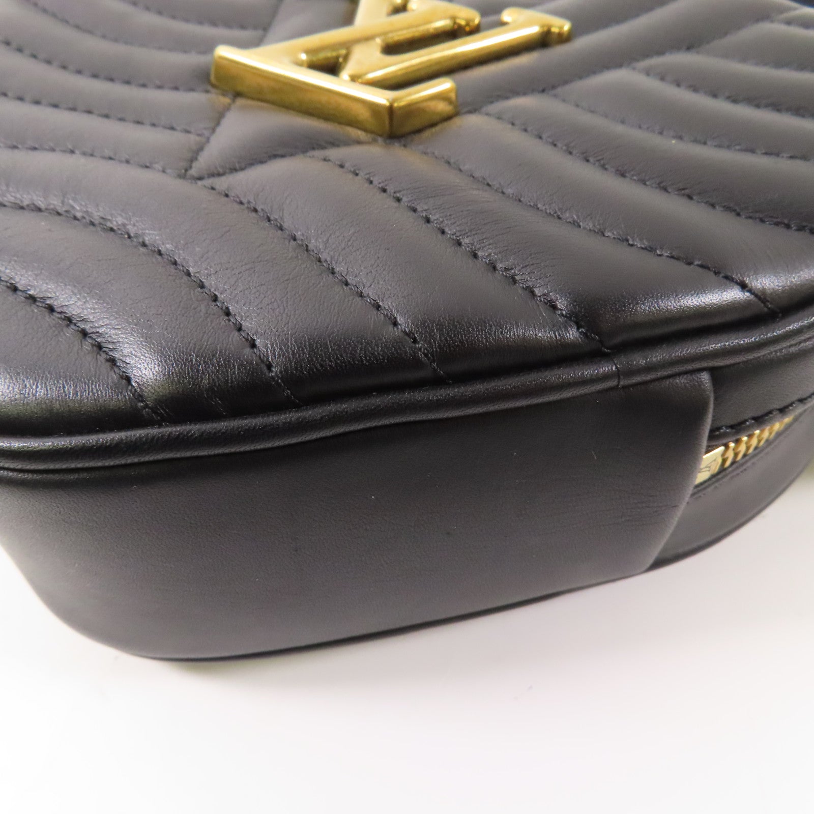 LOUIS VUITTON 牛皮皮革New Wave Heart Bag金扣肩背袋黑色