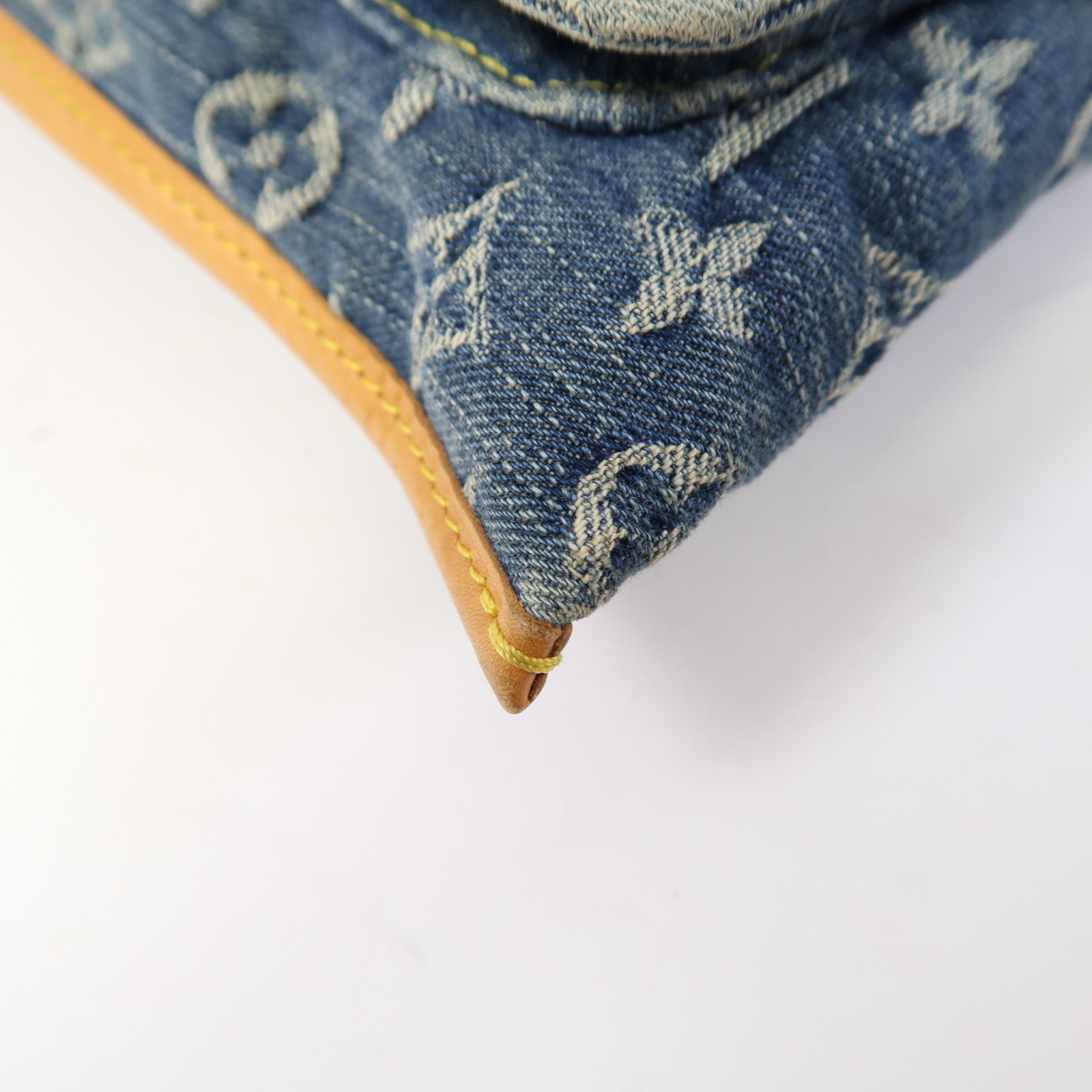 LOUIS VUITTON Monogram Denim Flat Shopper金扣手挽袋藍色